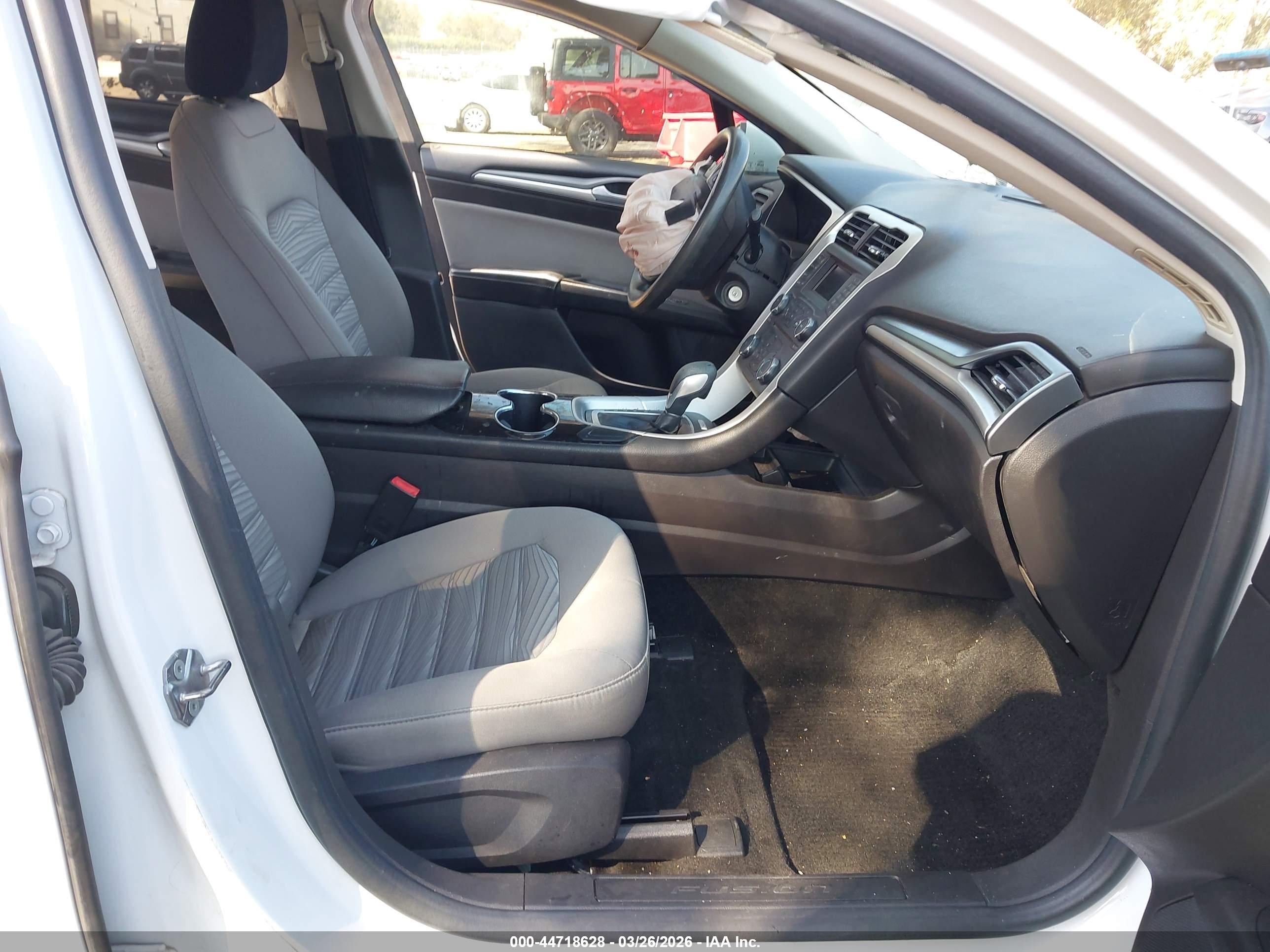 FORD FUSION image 5