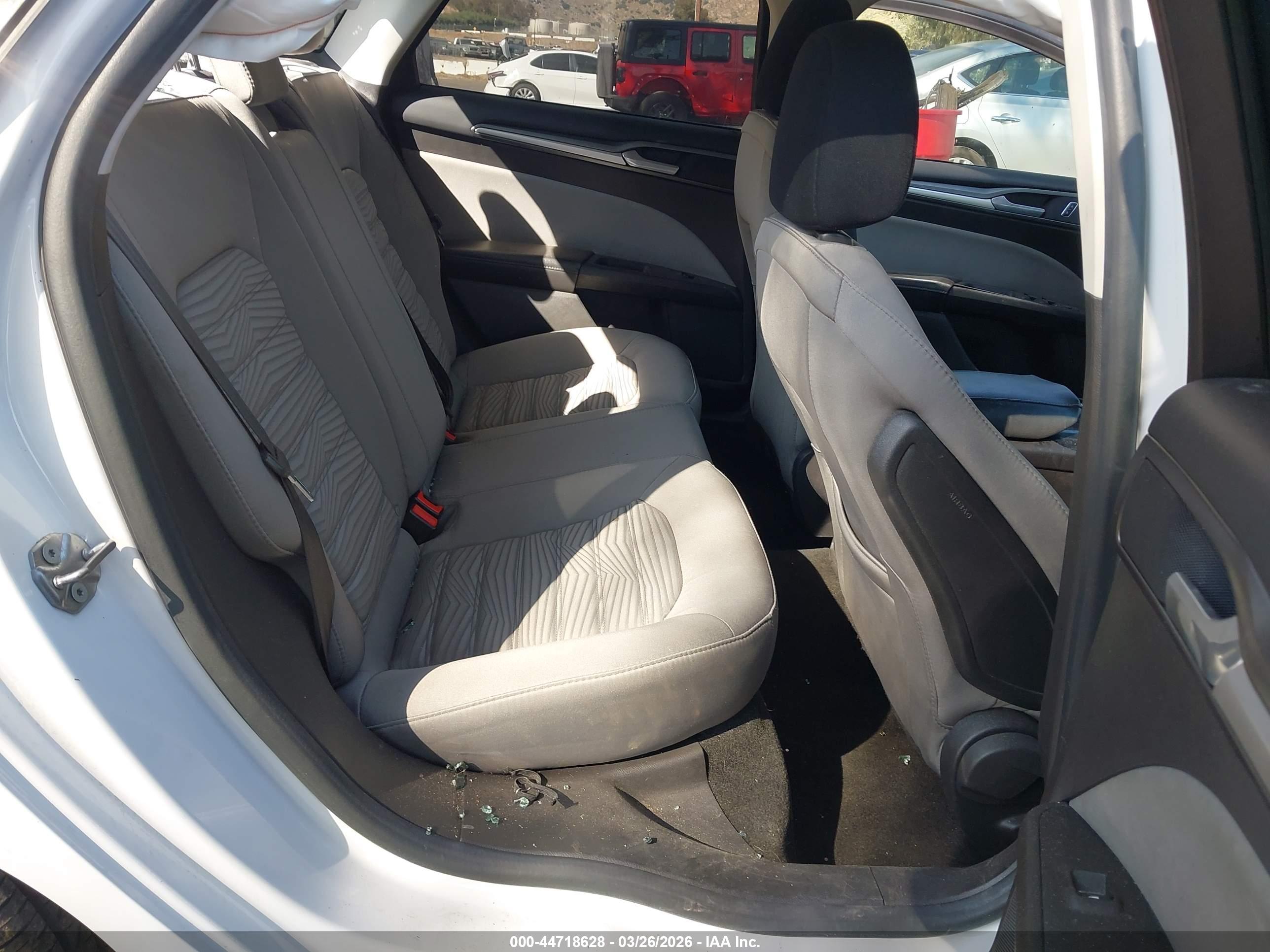 FORD FUSION image 8