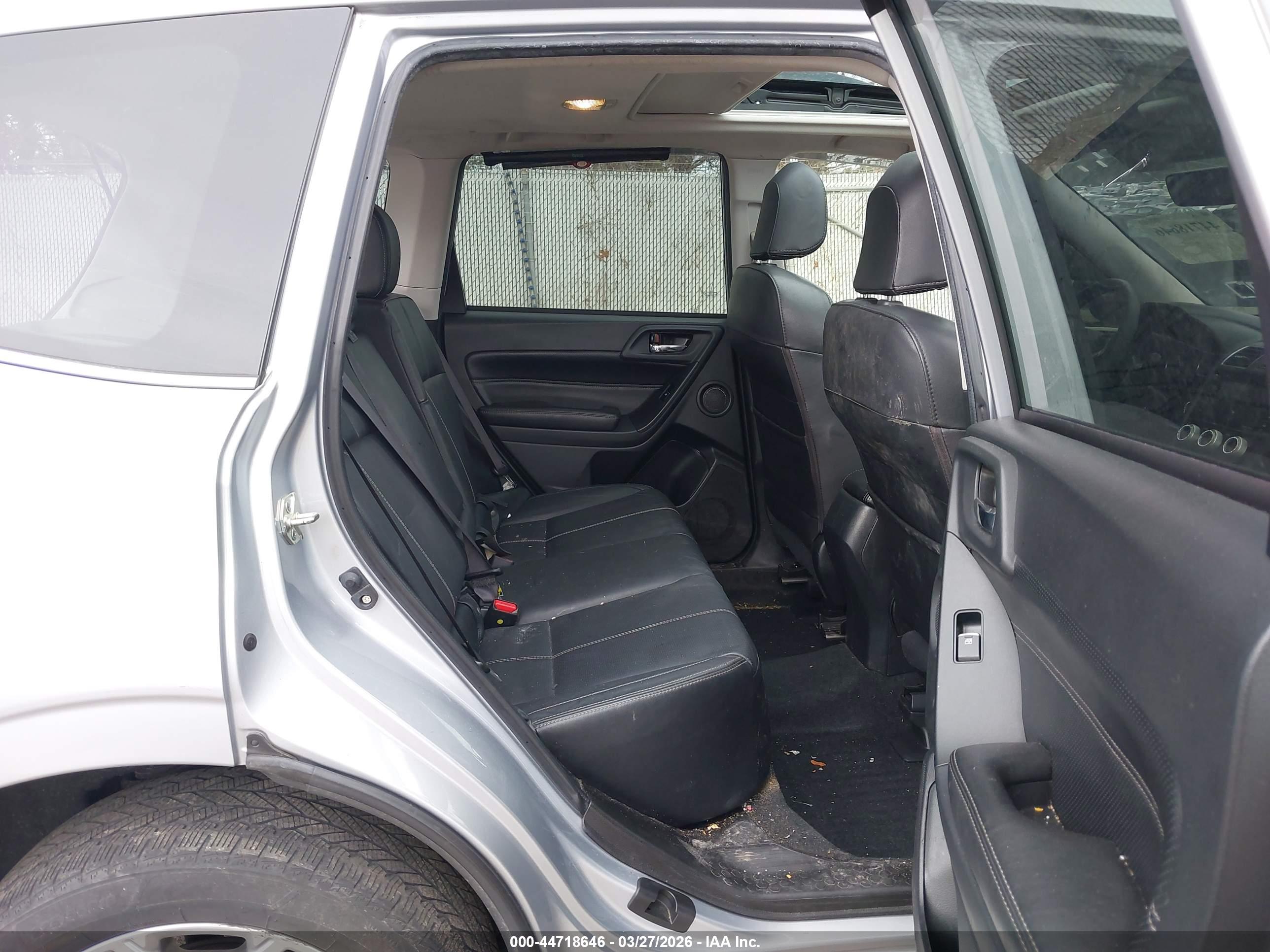 SUBARU FORESTER image 8