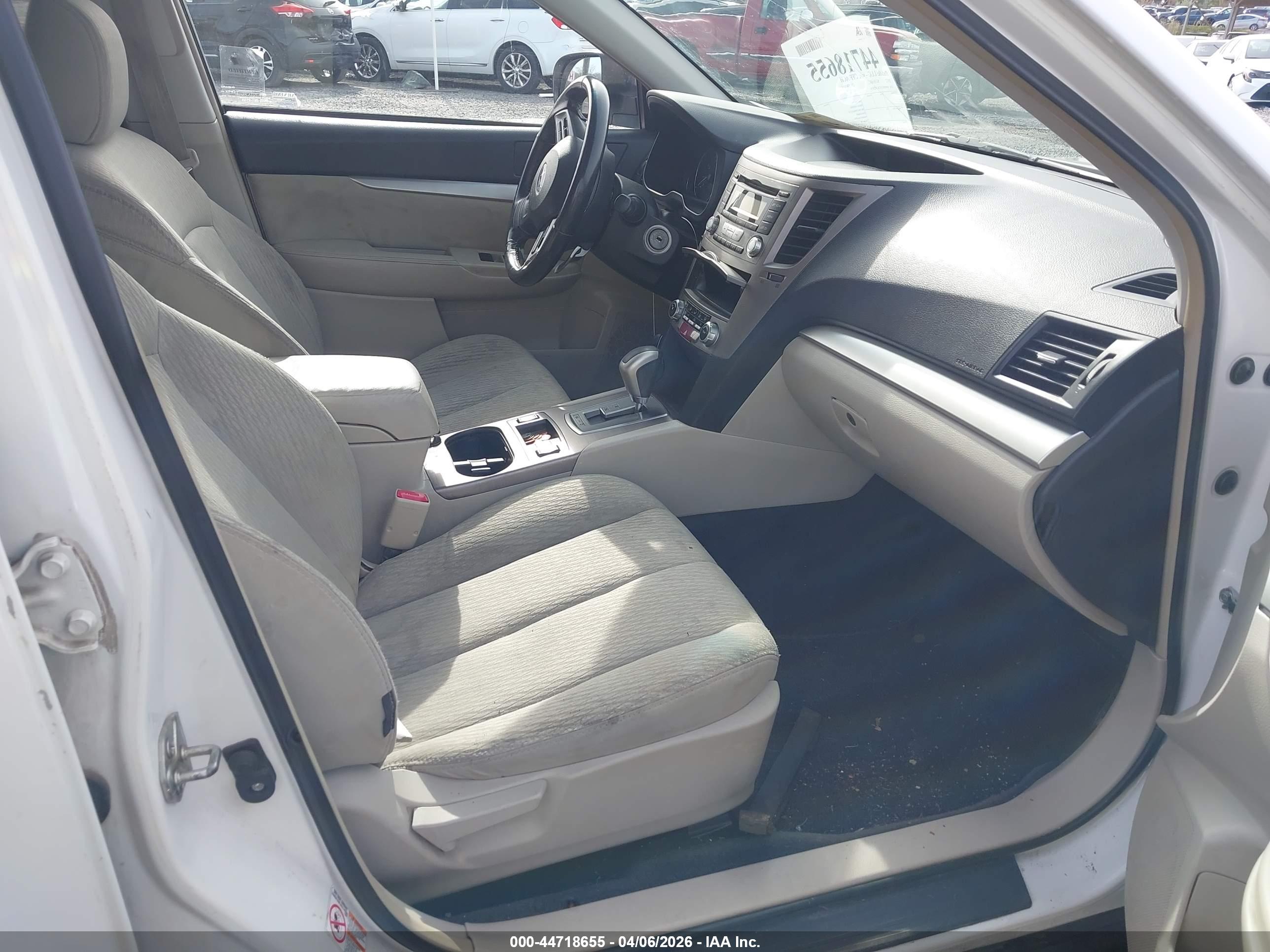 SUBARU OUTBACK image 5