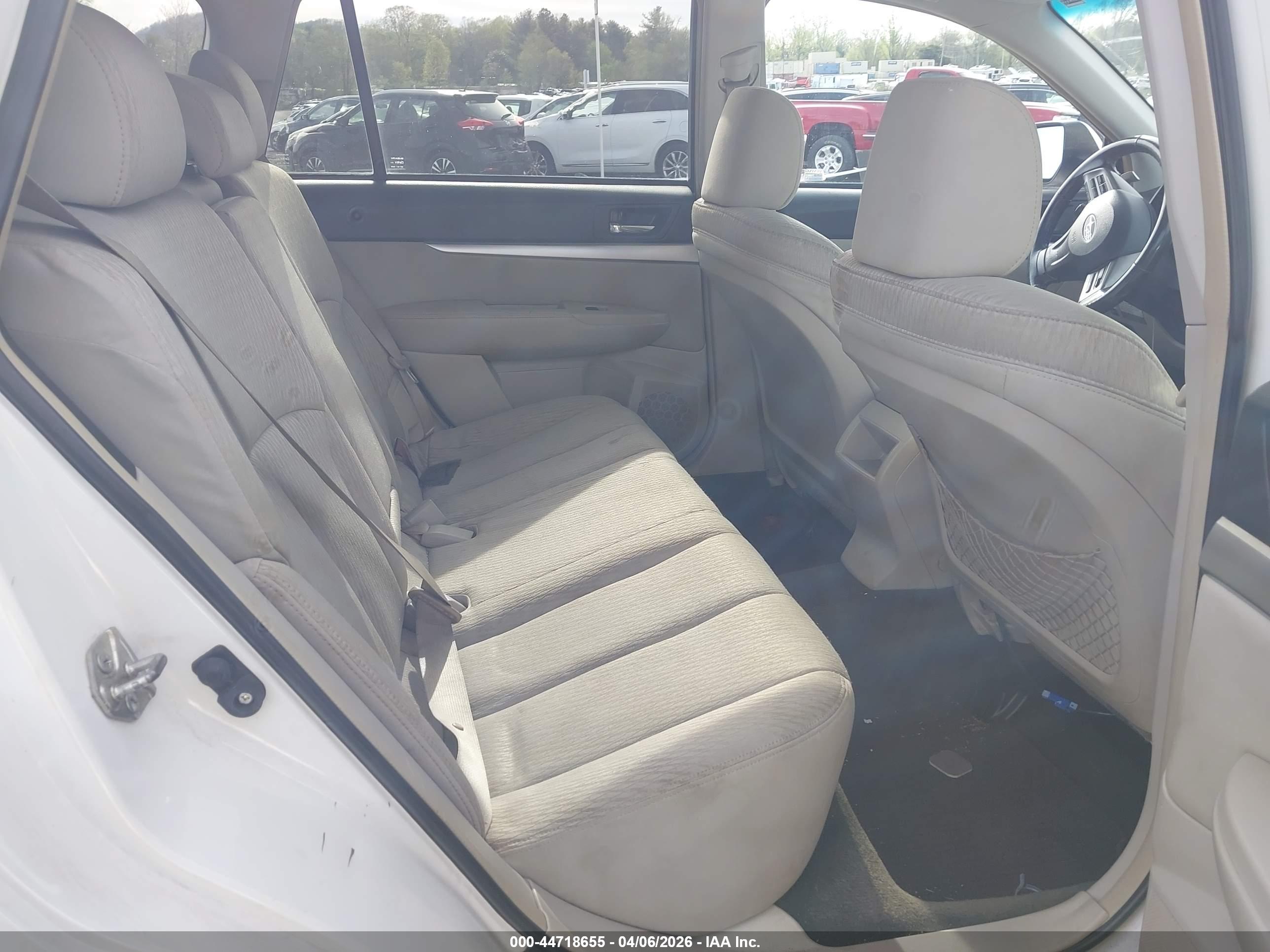SUBARU OUTBACK image 8