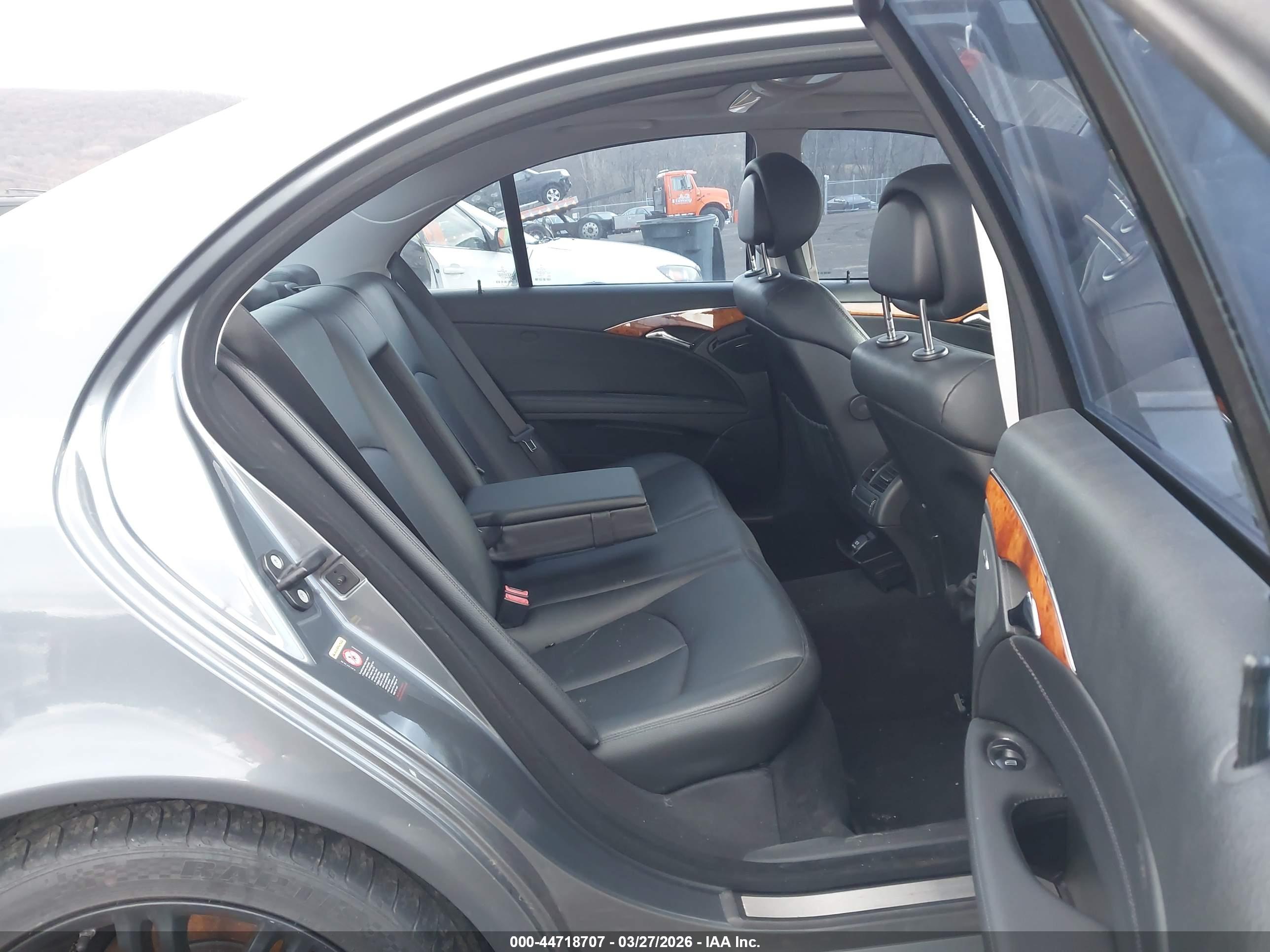 MERCEDES-BENZ E image 8