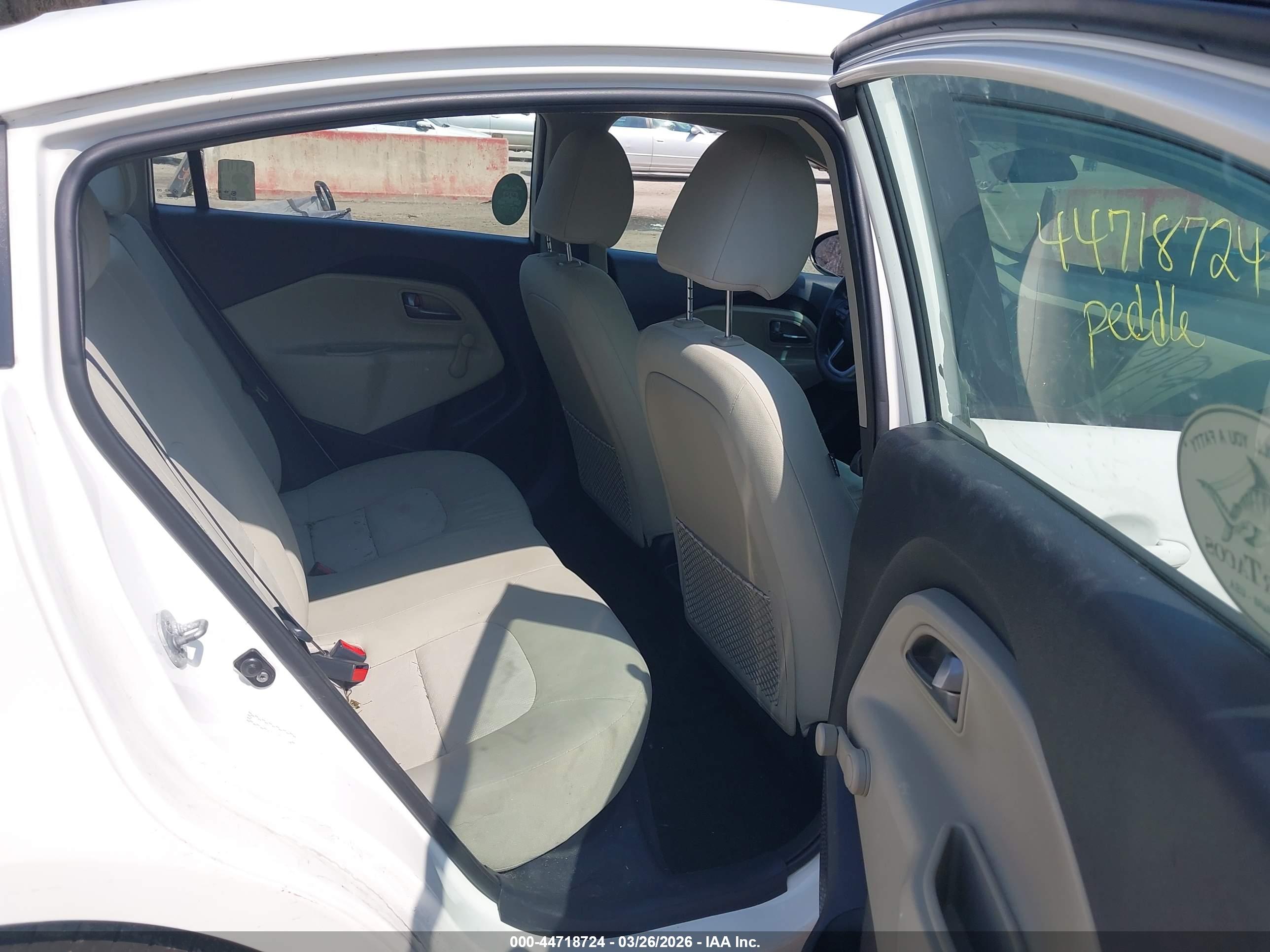 KIA RIO image 8