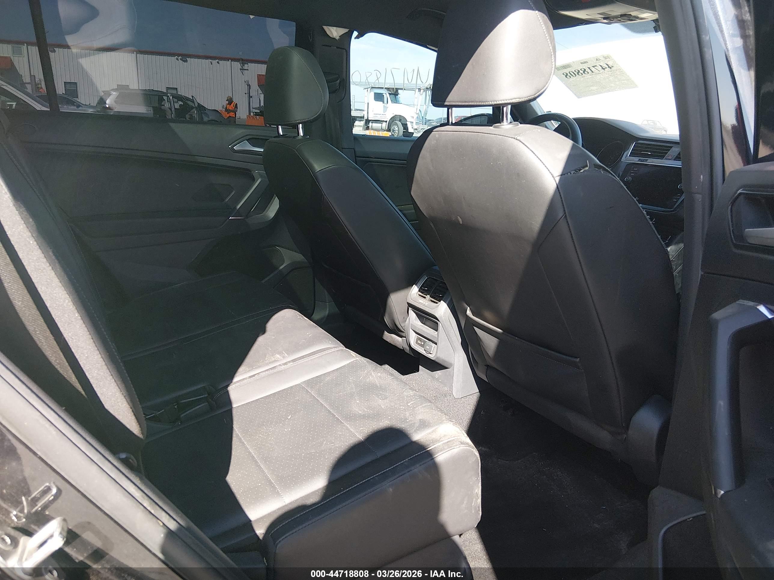 VOLKSWAGEN TIGUAN image 8