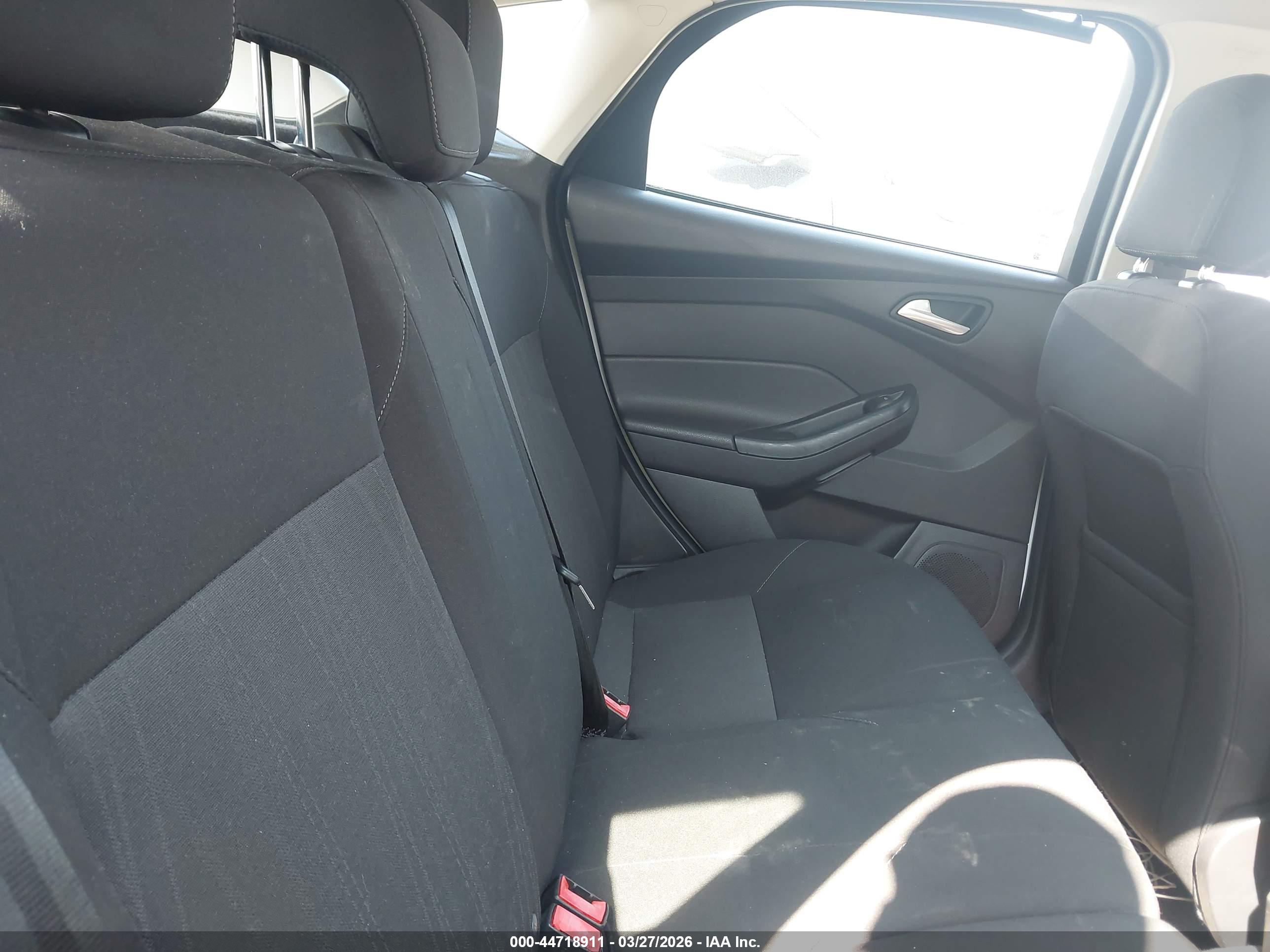 FORD FOCUS image 8