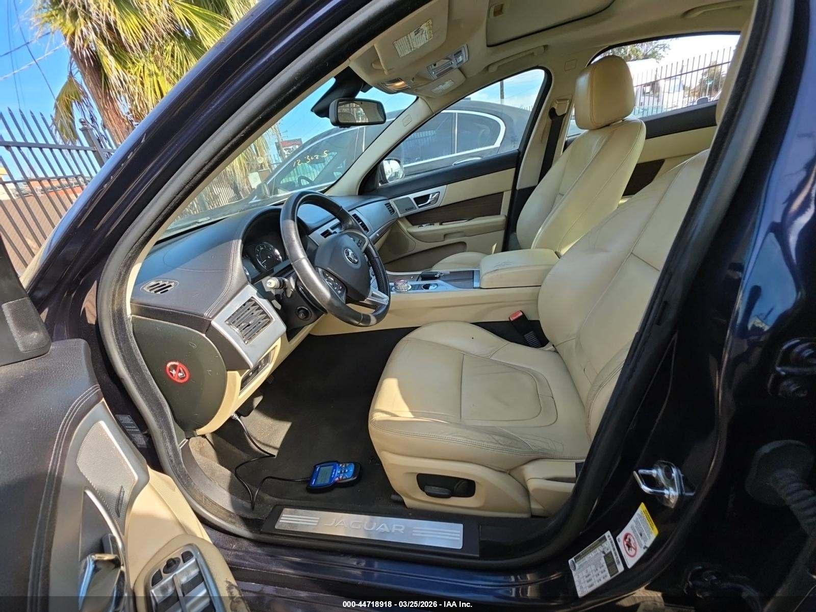 JAGUAR XF image 5