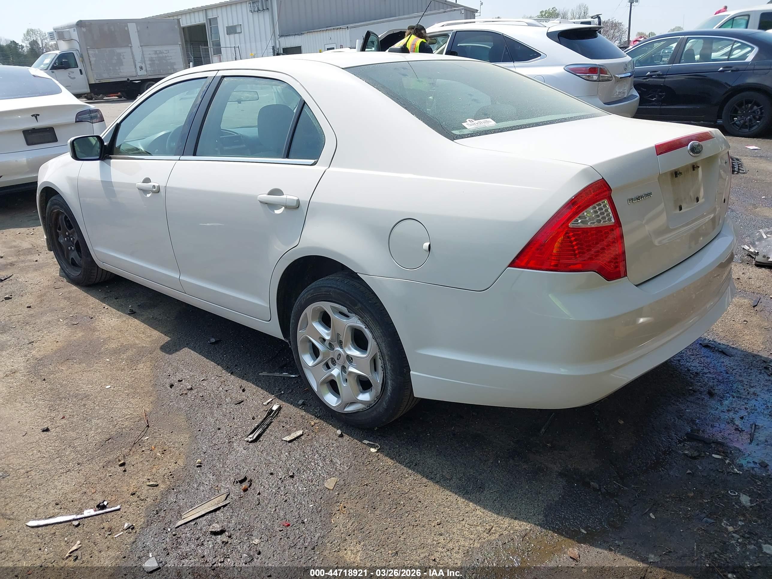FORD FUSION image 3