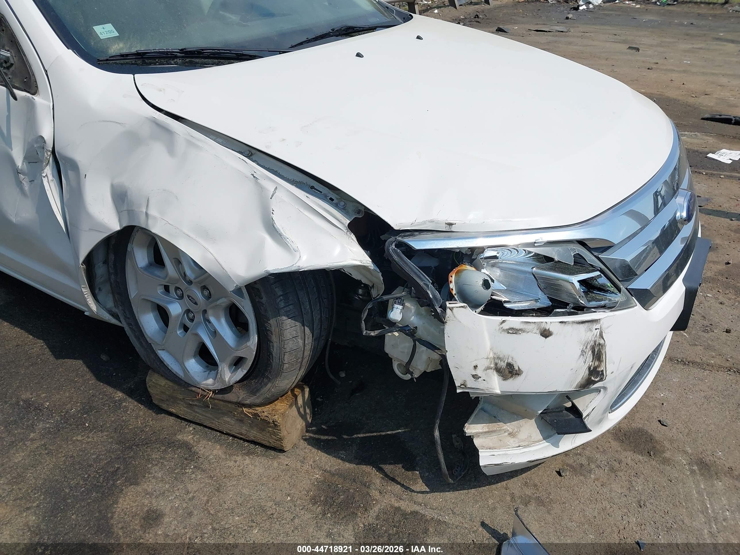 FORD FUSION image 6