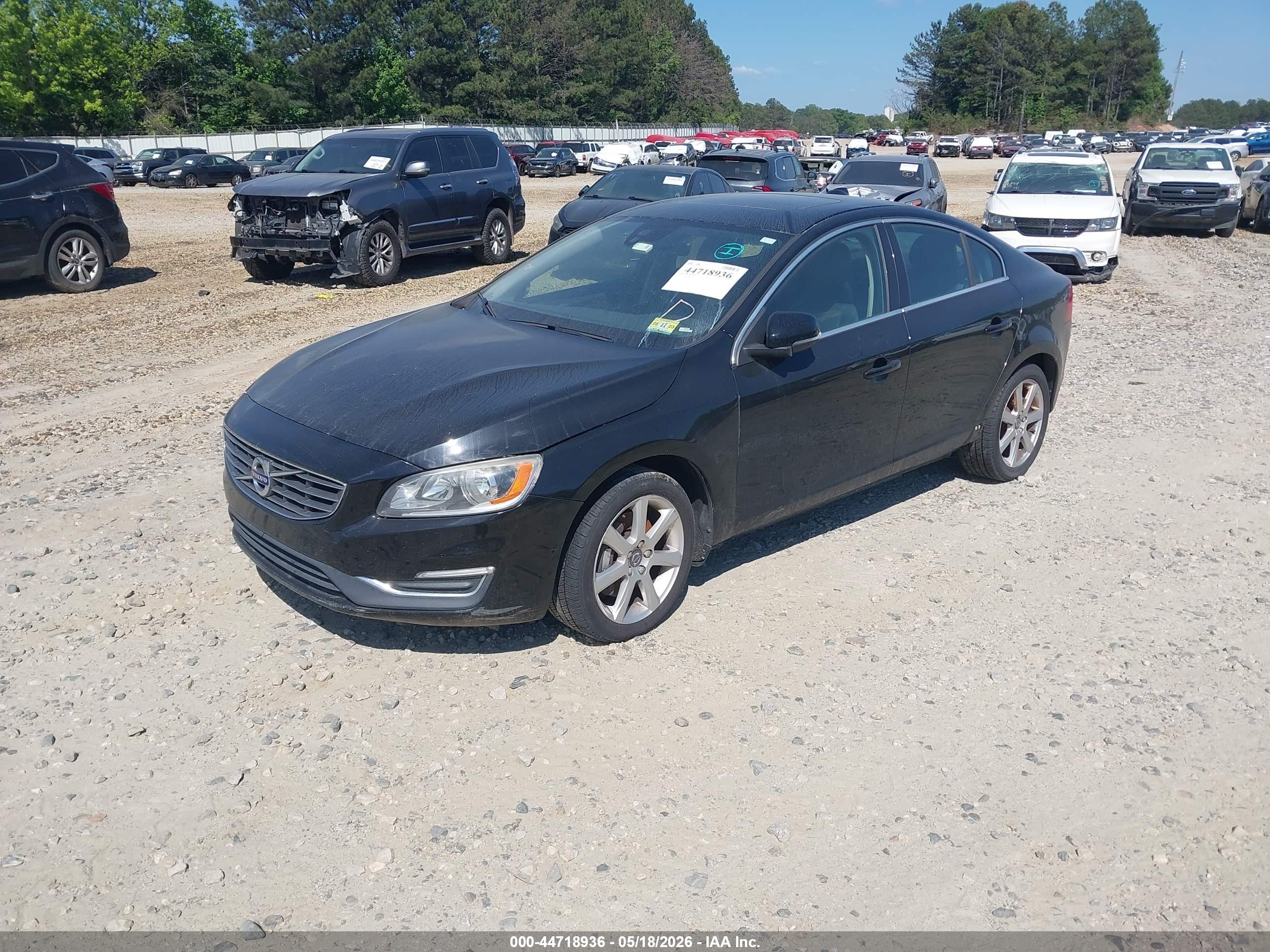 VOLVO S60 image 2