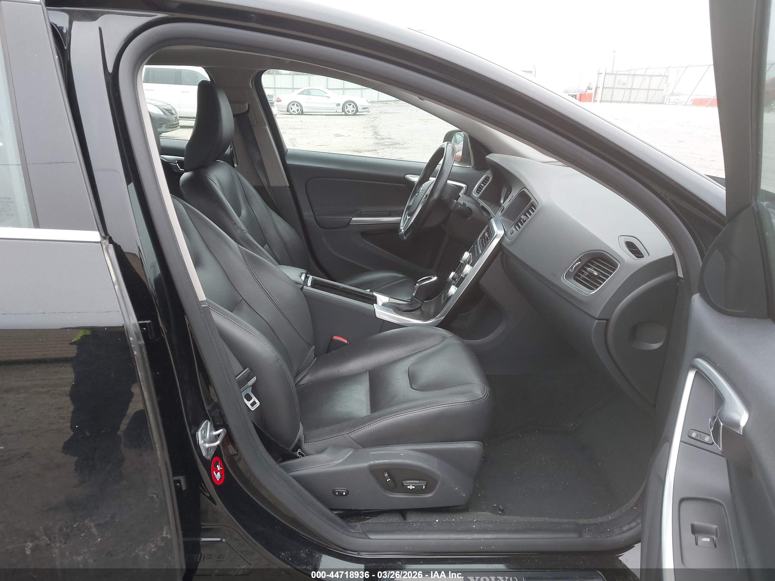 VOLVO S60 image 5