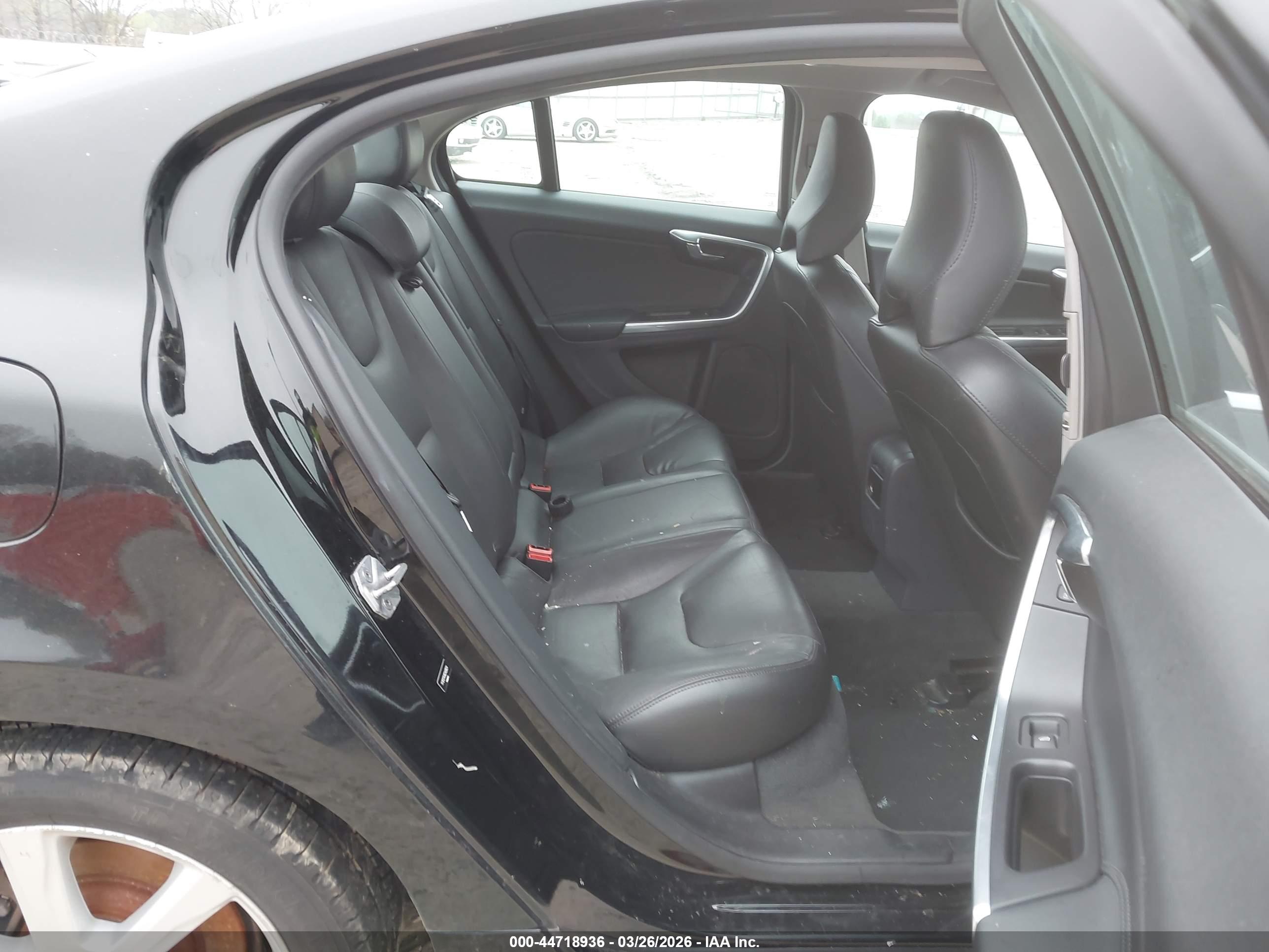 VOLVO S60 image 8