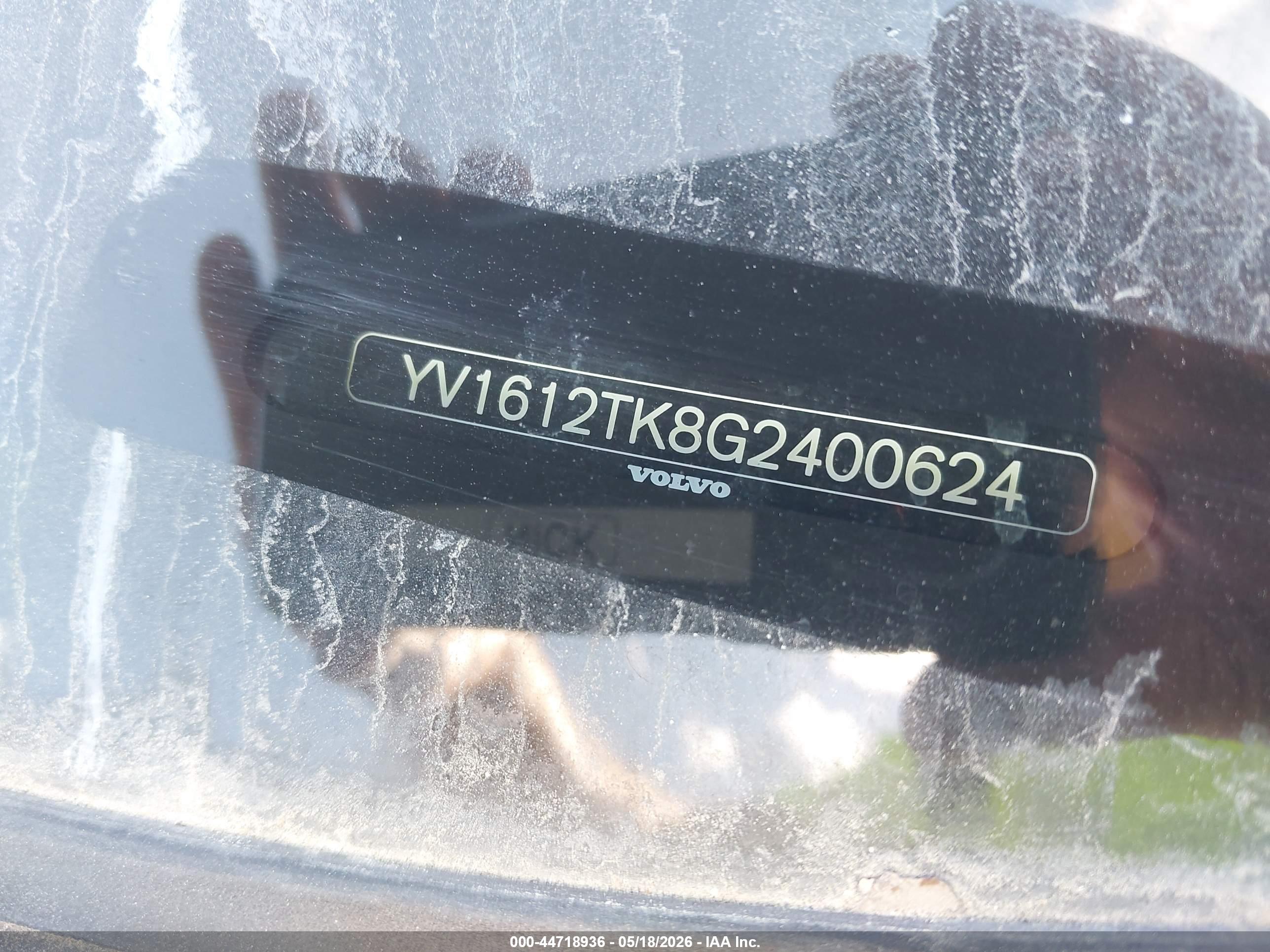 VOLVO S60 image 9