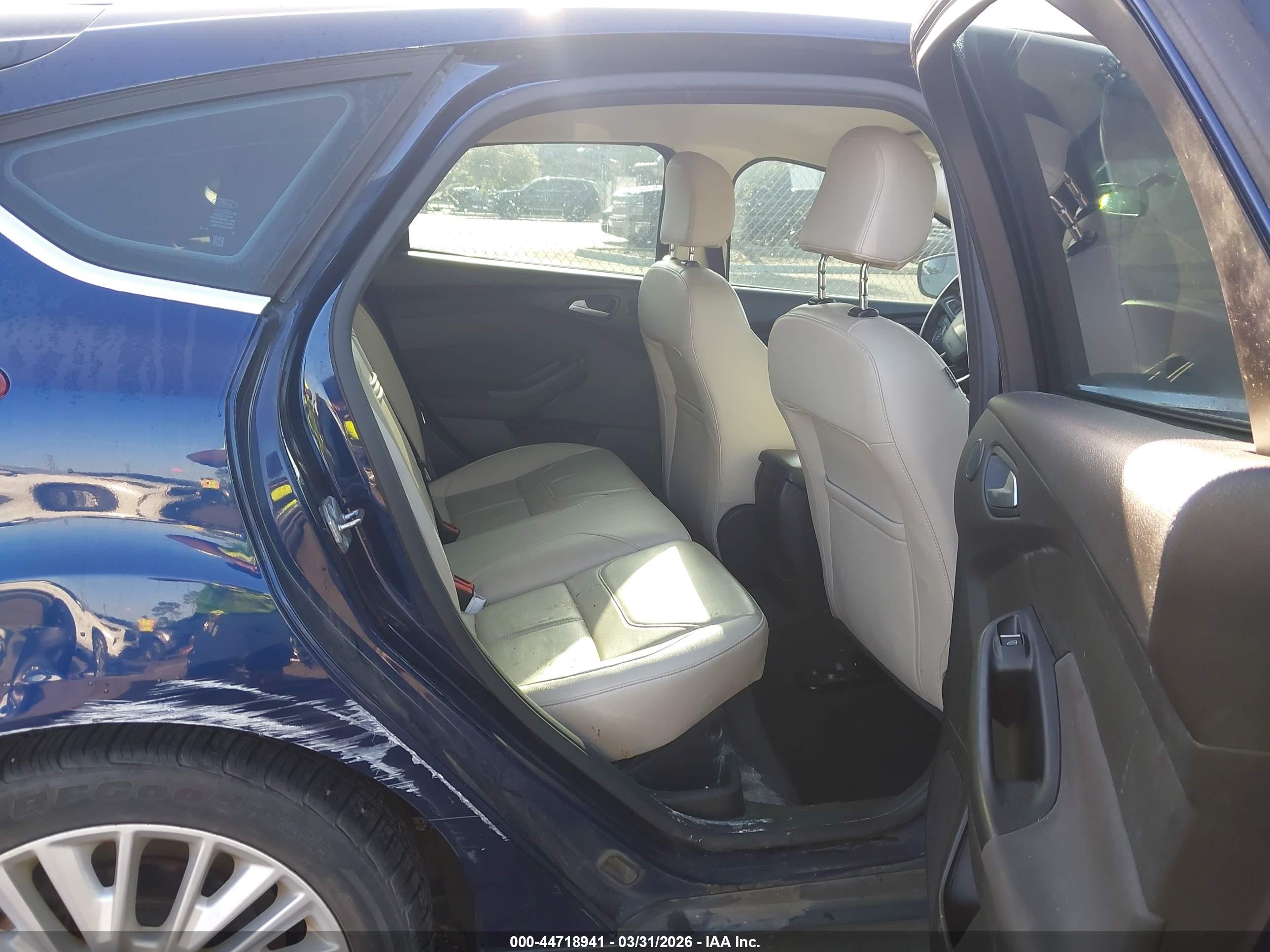 FORD FOCUS image 8