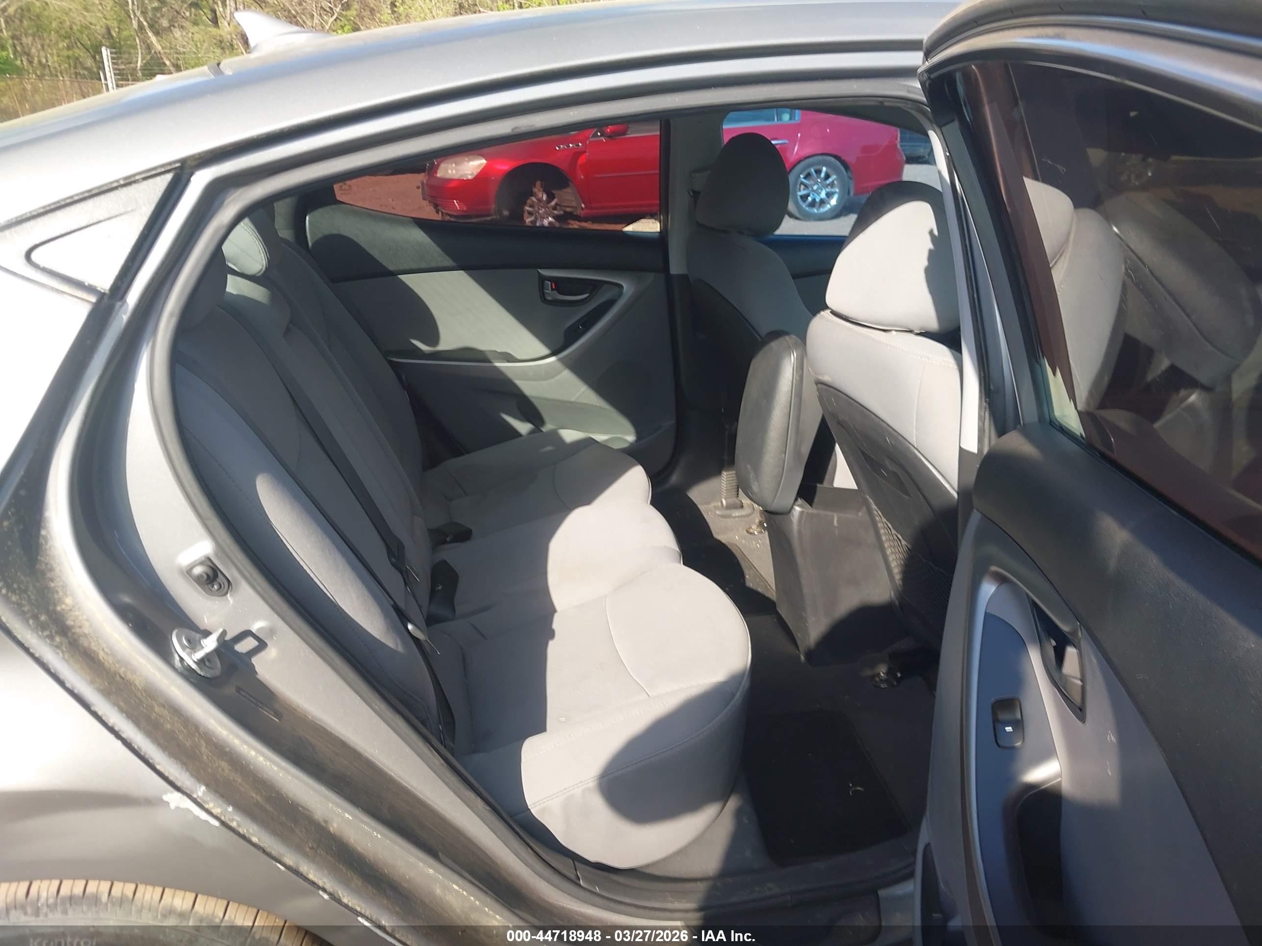 HYUNDAI ELANTRA image 8