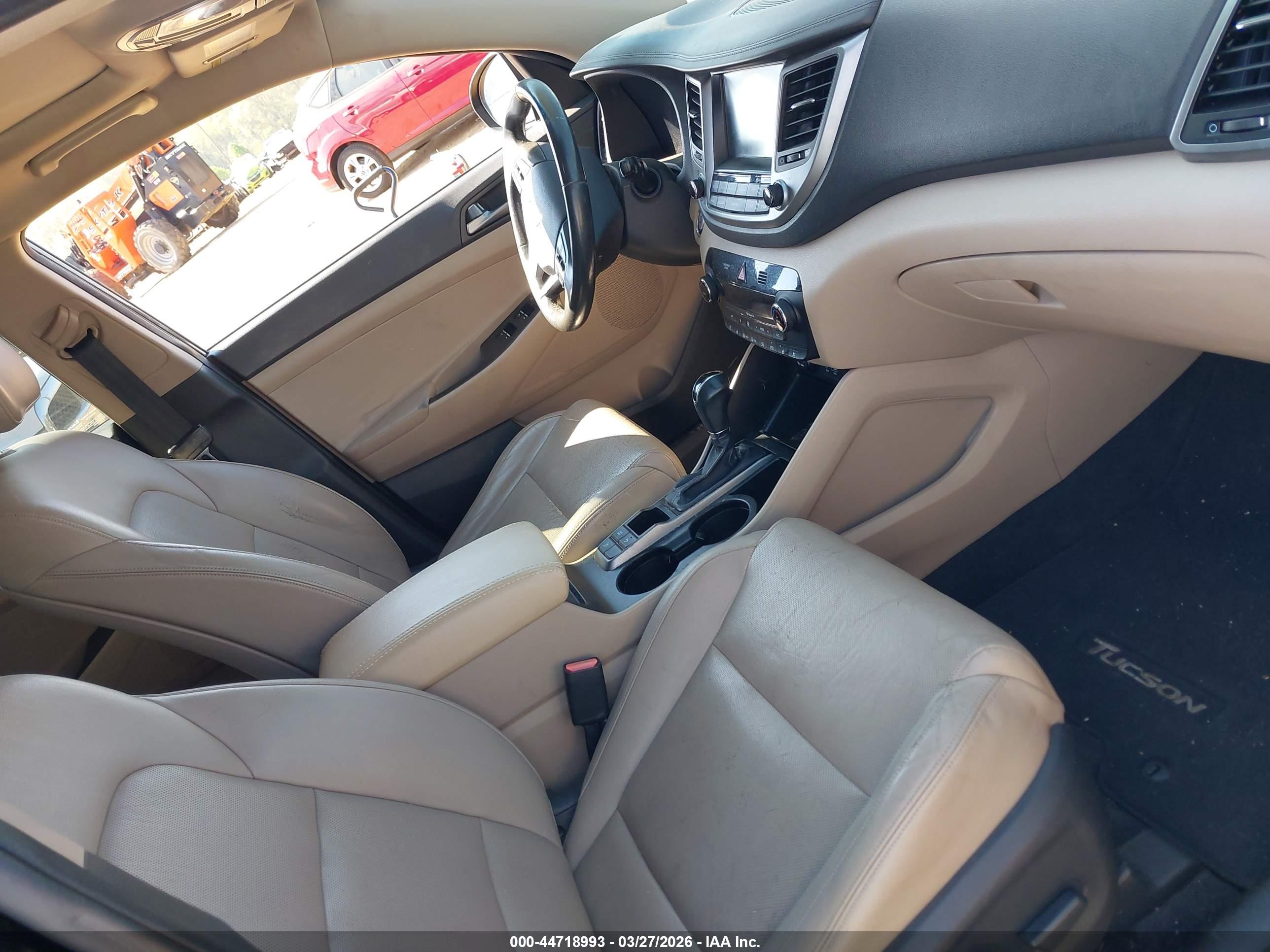 HYUNDAI TUCSON image 5