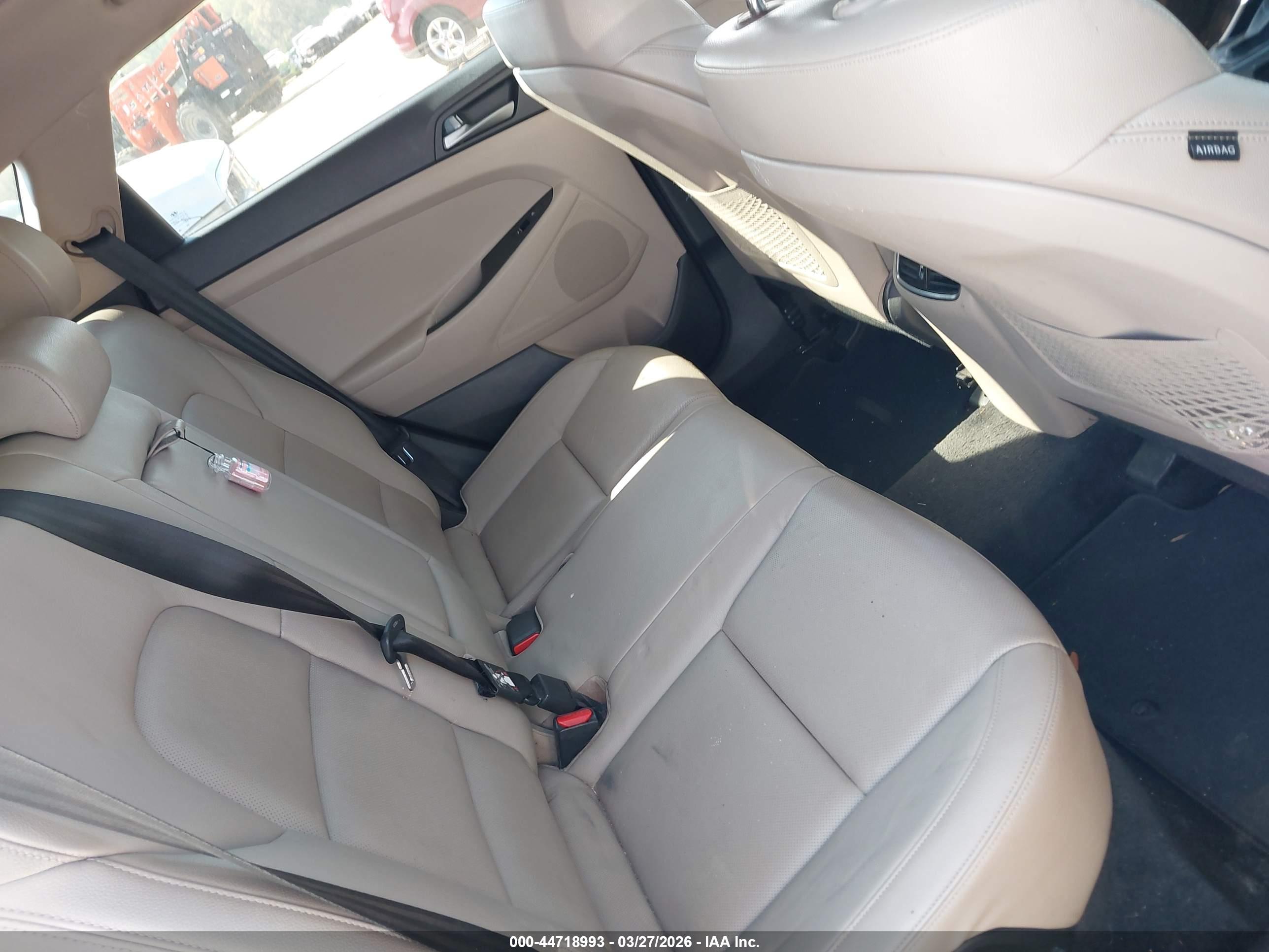 HYUNDAI TUCSON image 8
