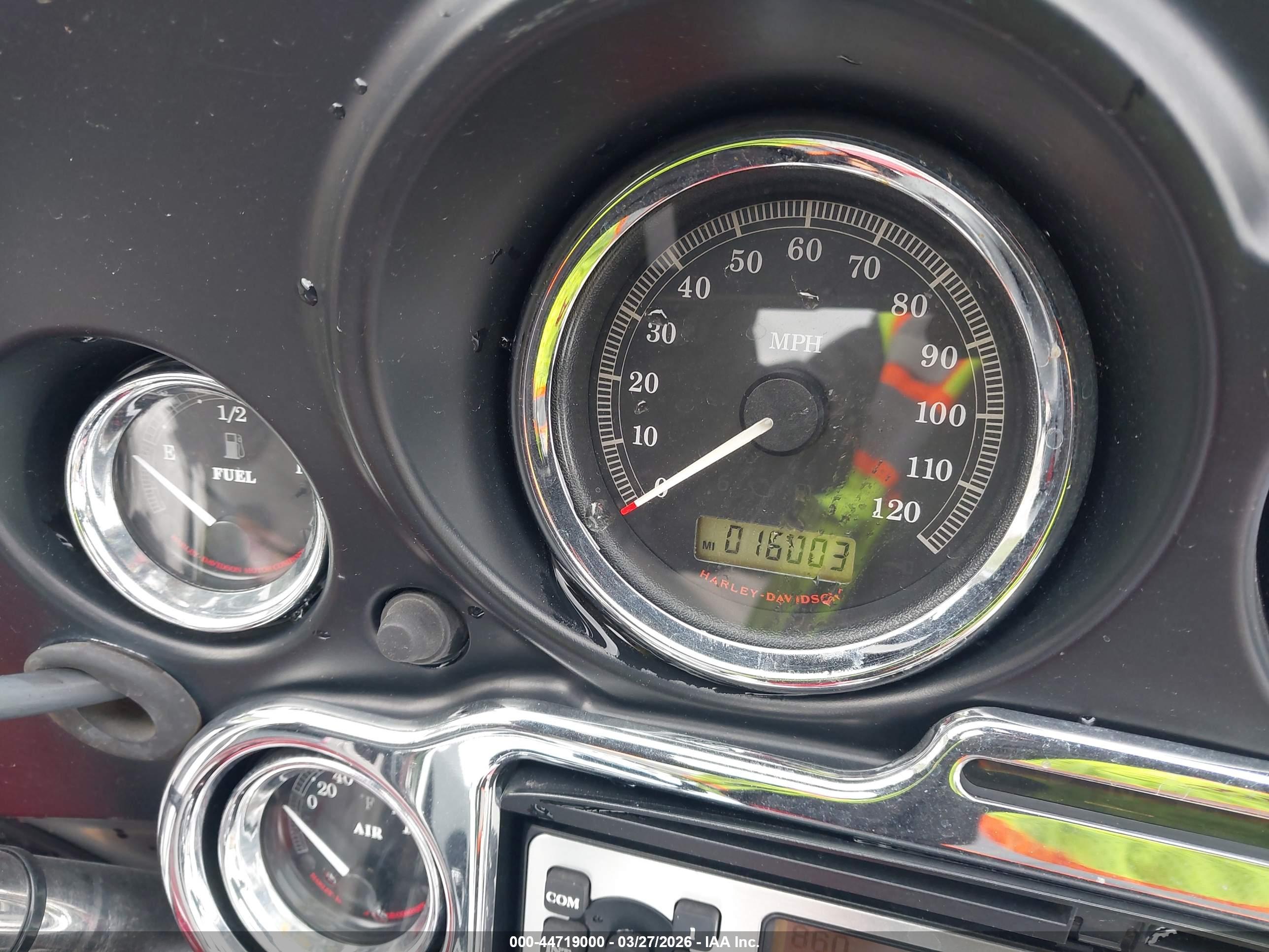 HARLEY-DAVIDSON FLHTCU image 7