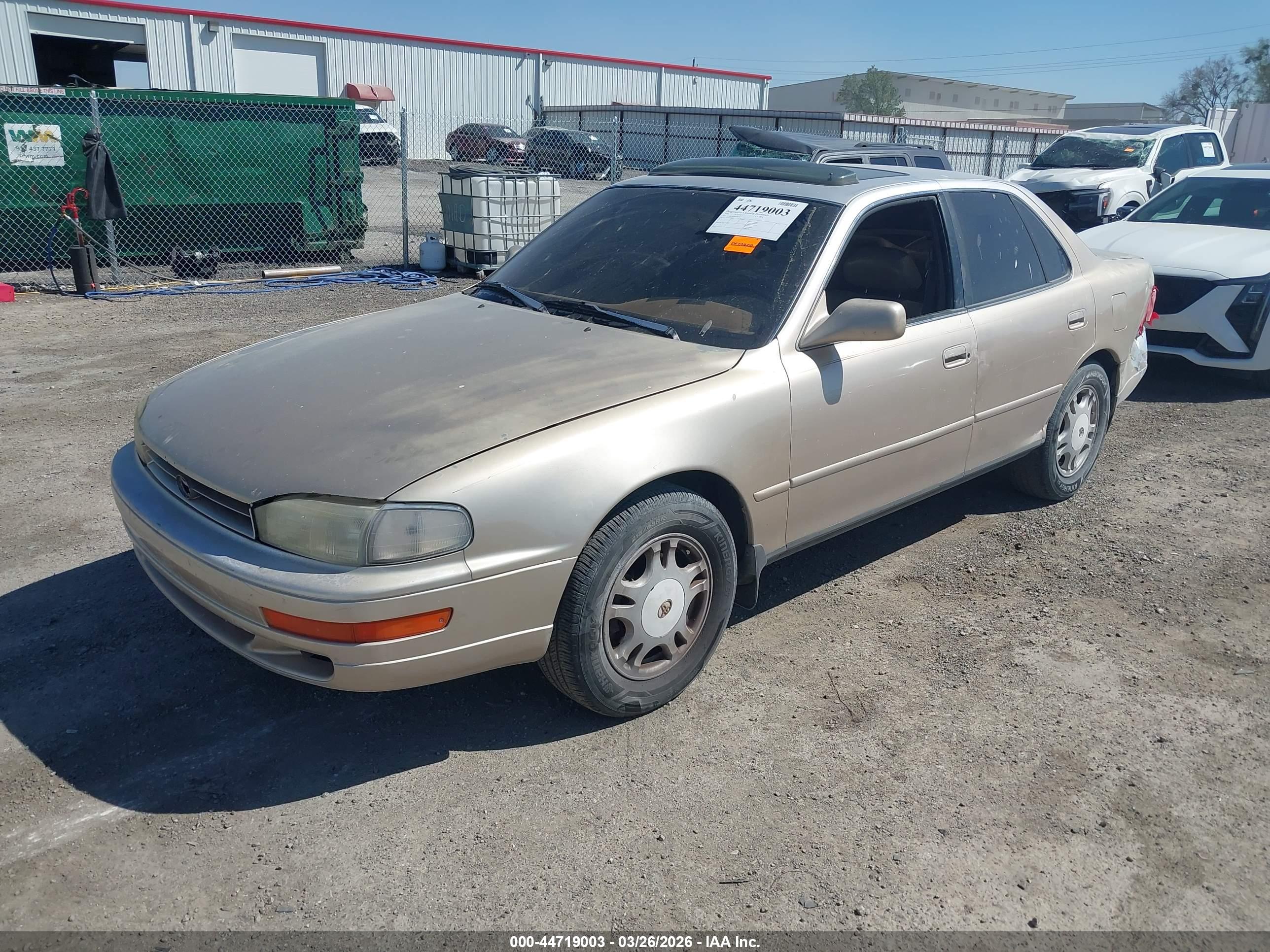 TOYOTA CAMRY image 2