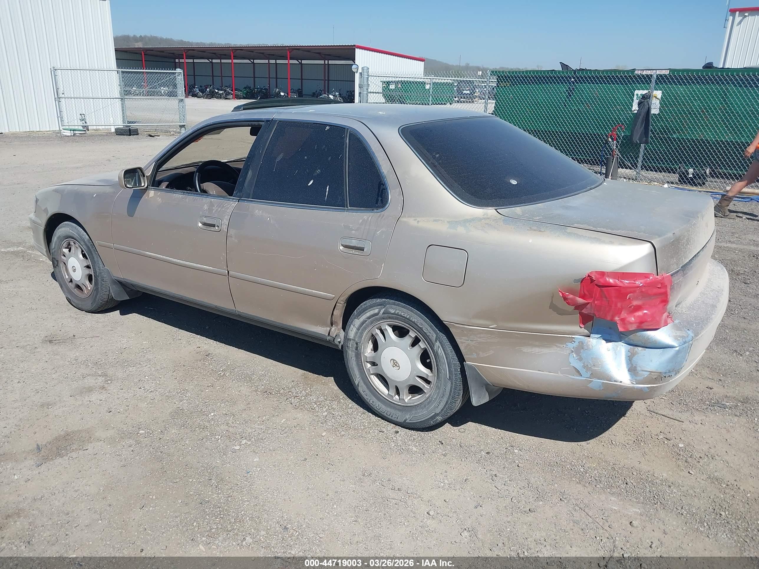 TOYOTA CAMRY image 3