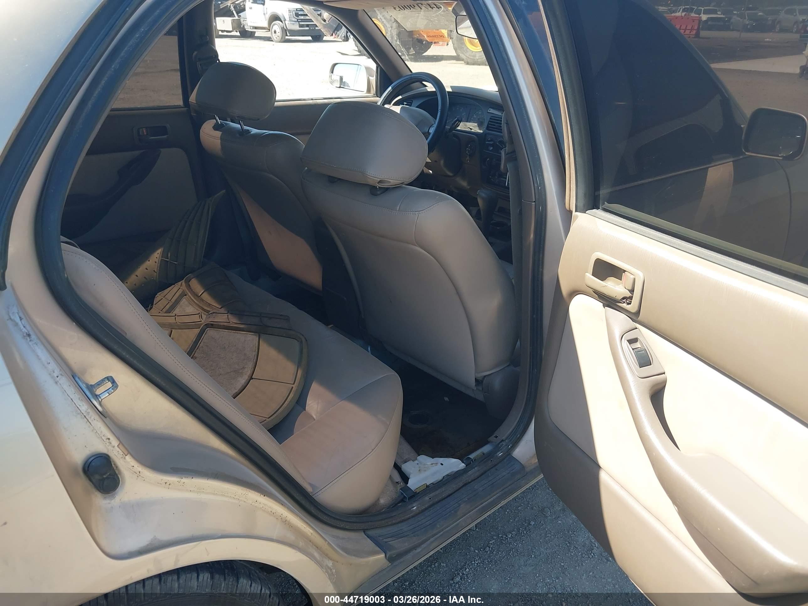 TOYOTA CAMRY image 8