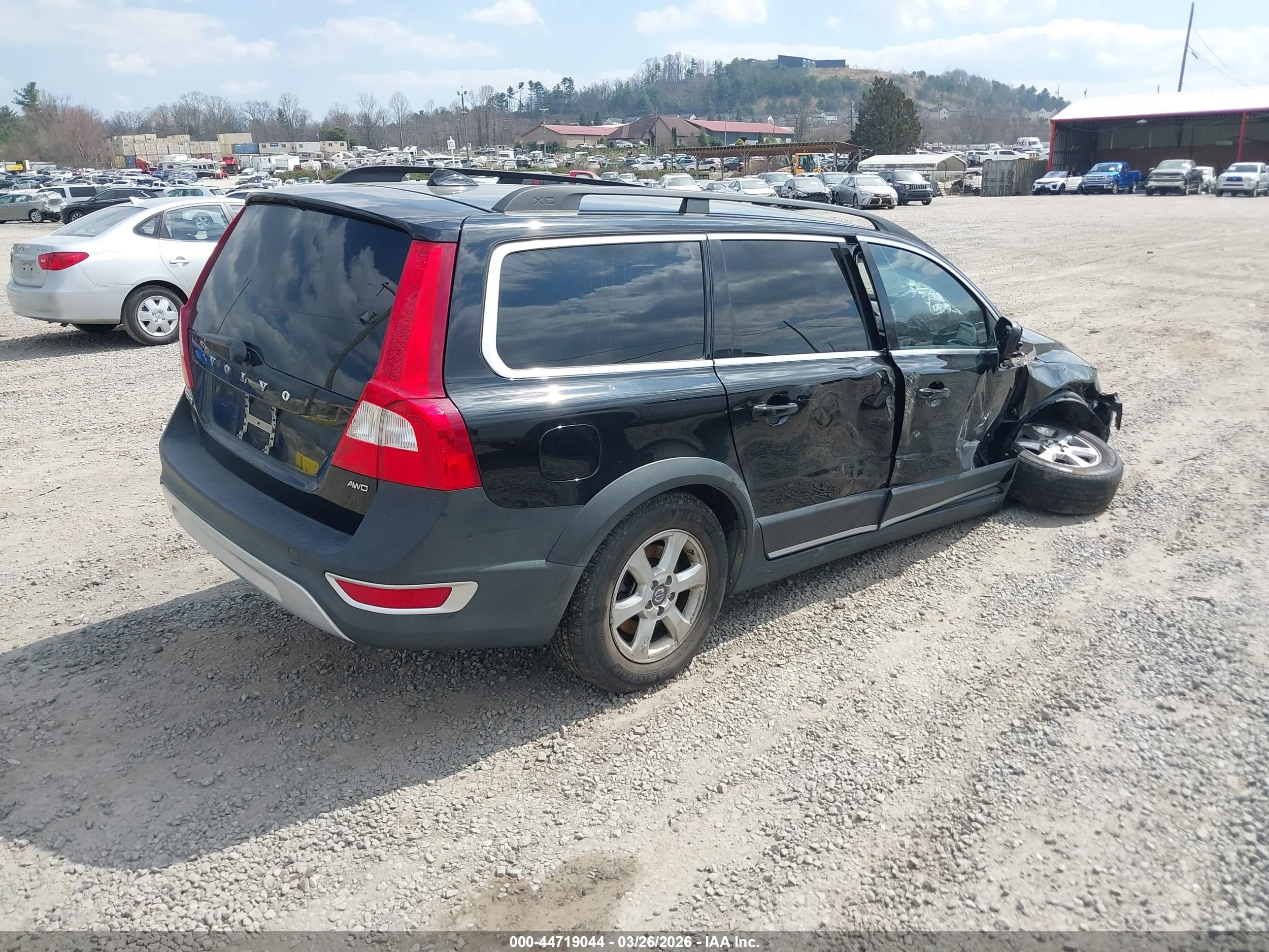 VOLVO XC70 image 4