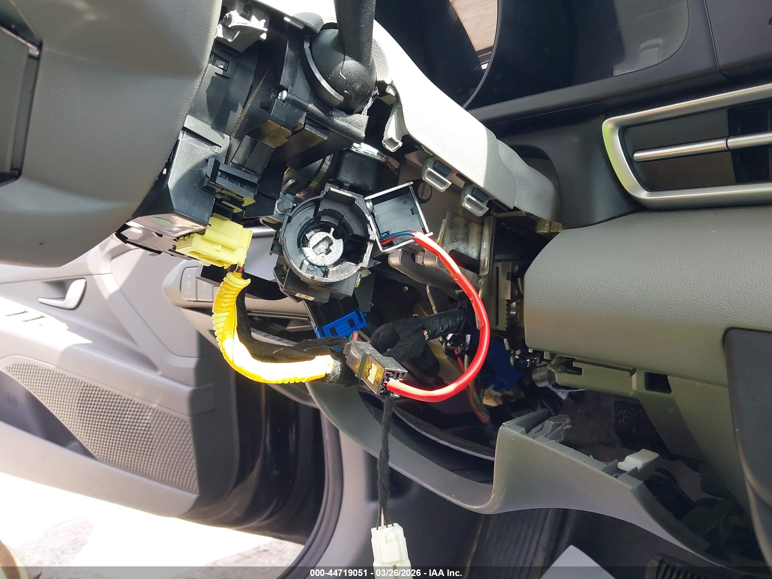 HYUNDAI ELANTRA image 6