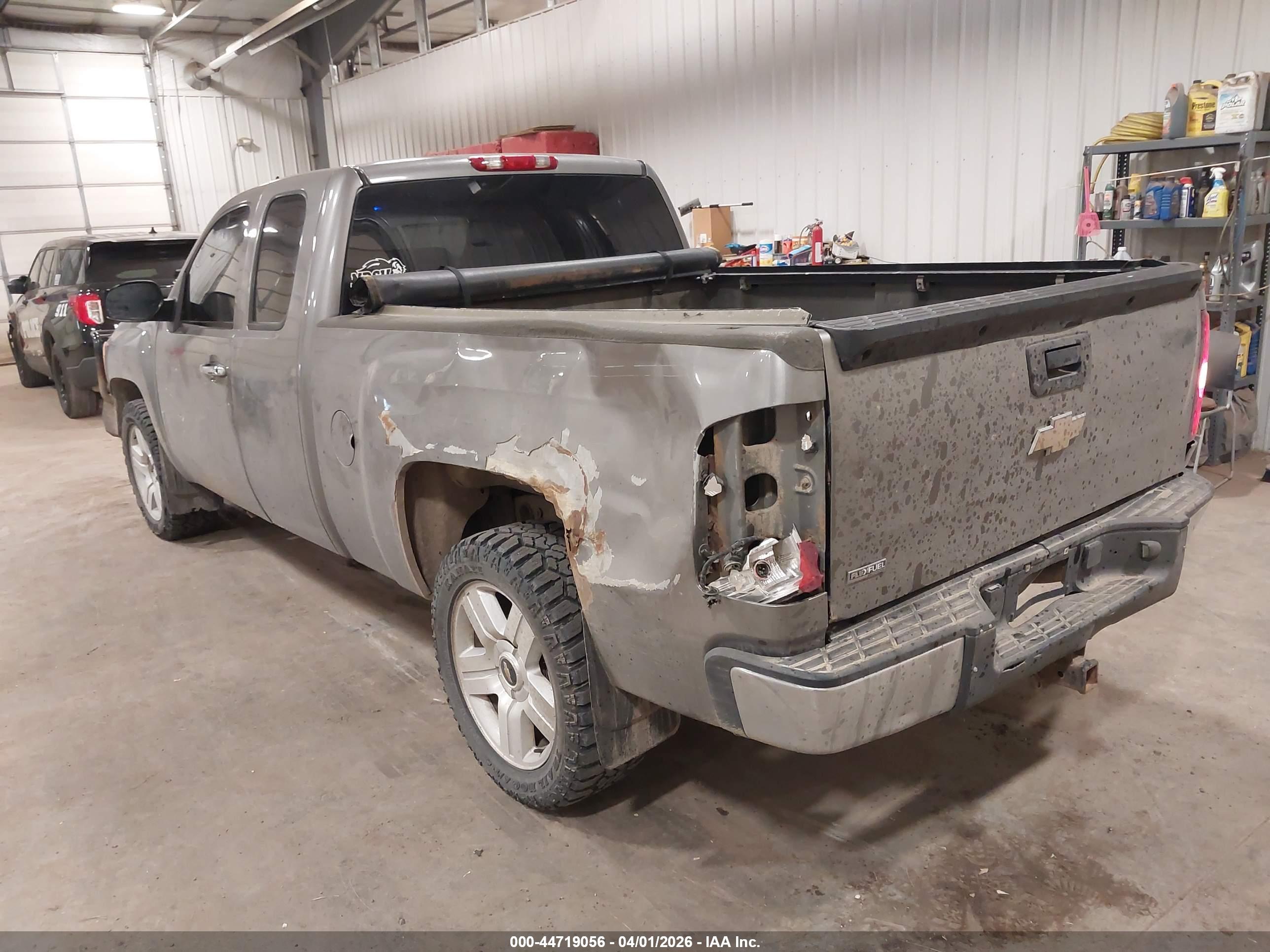 CHEVROLET SILVERADO image 3