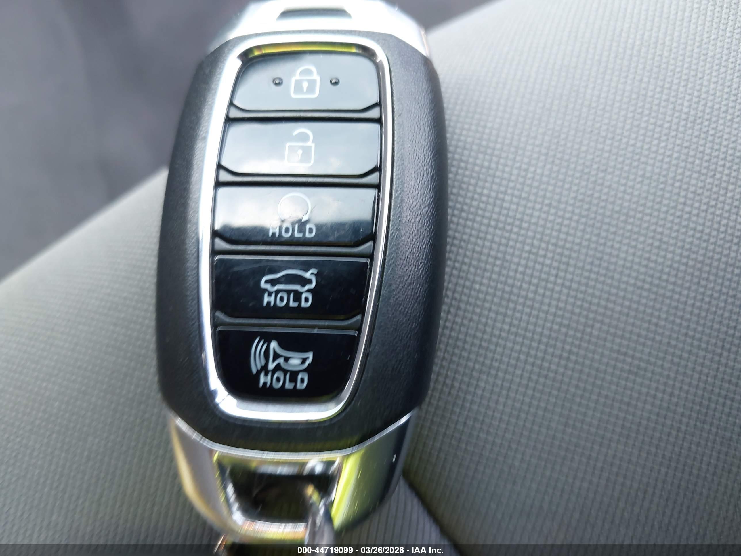 HYUNDAI ELANTRA image 11