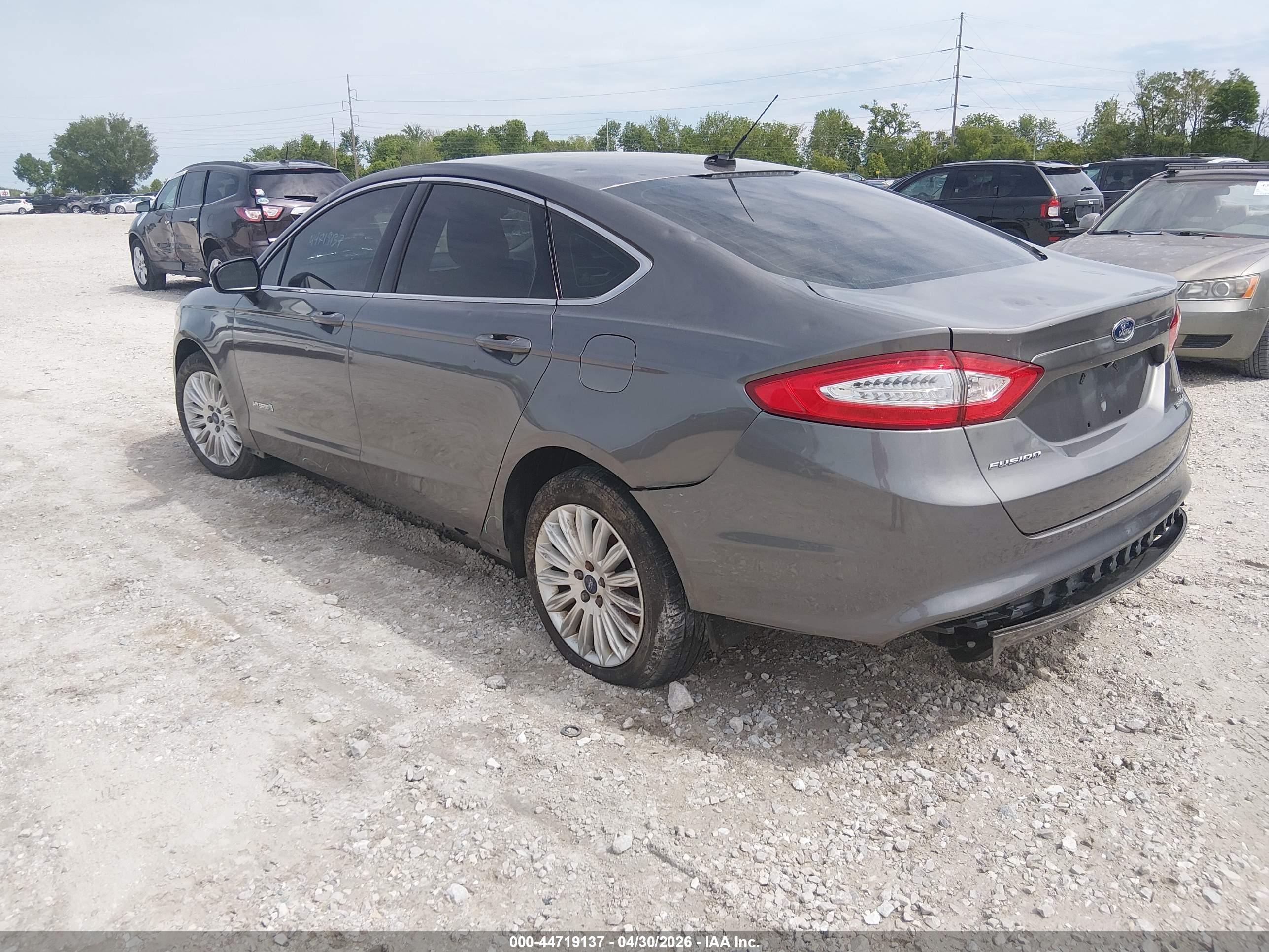 FORD FUSION image 3