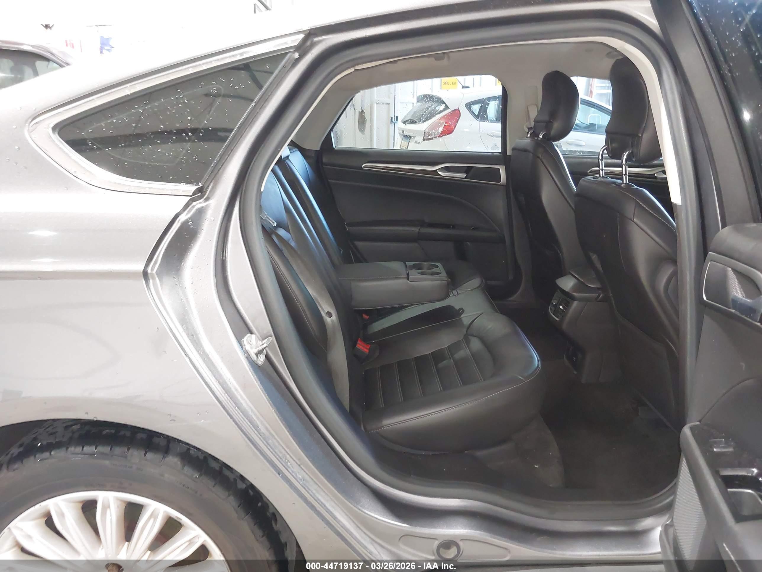 FORD FUSION image 8