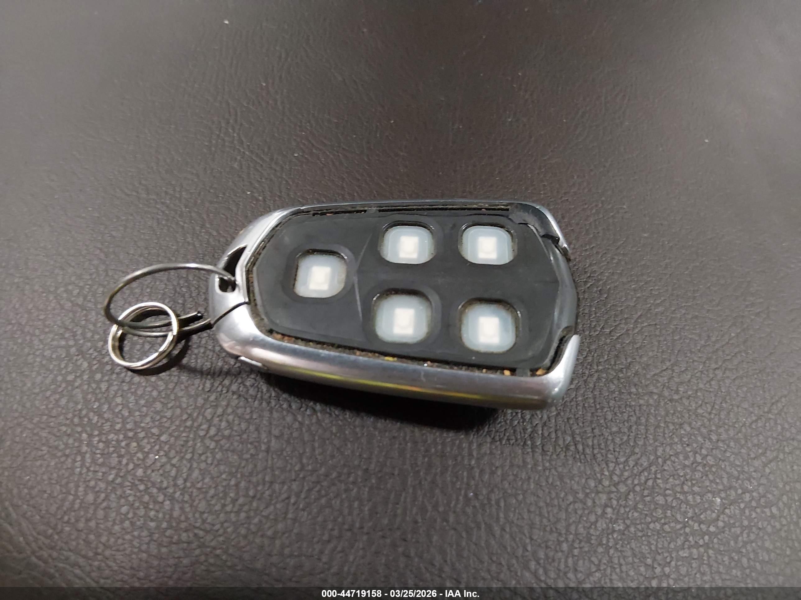 CADILLAC XTS image 11