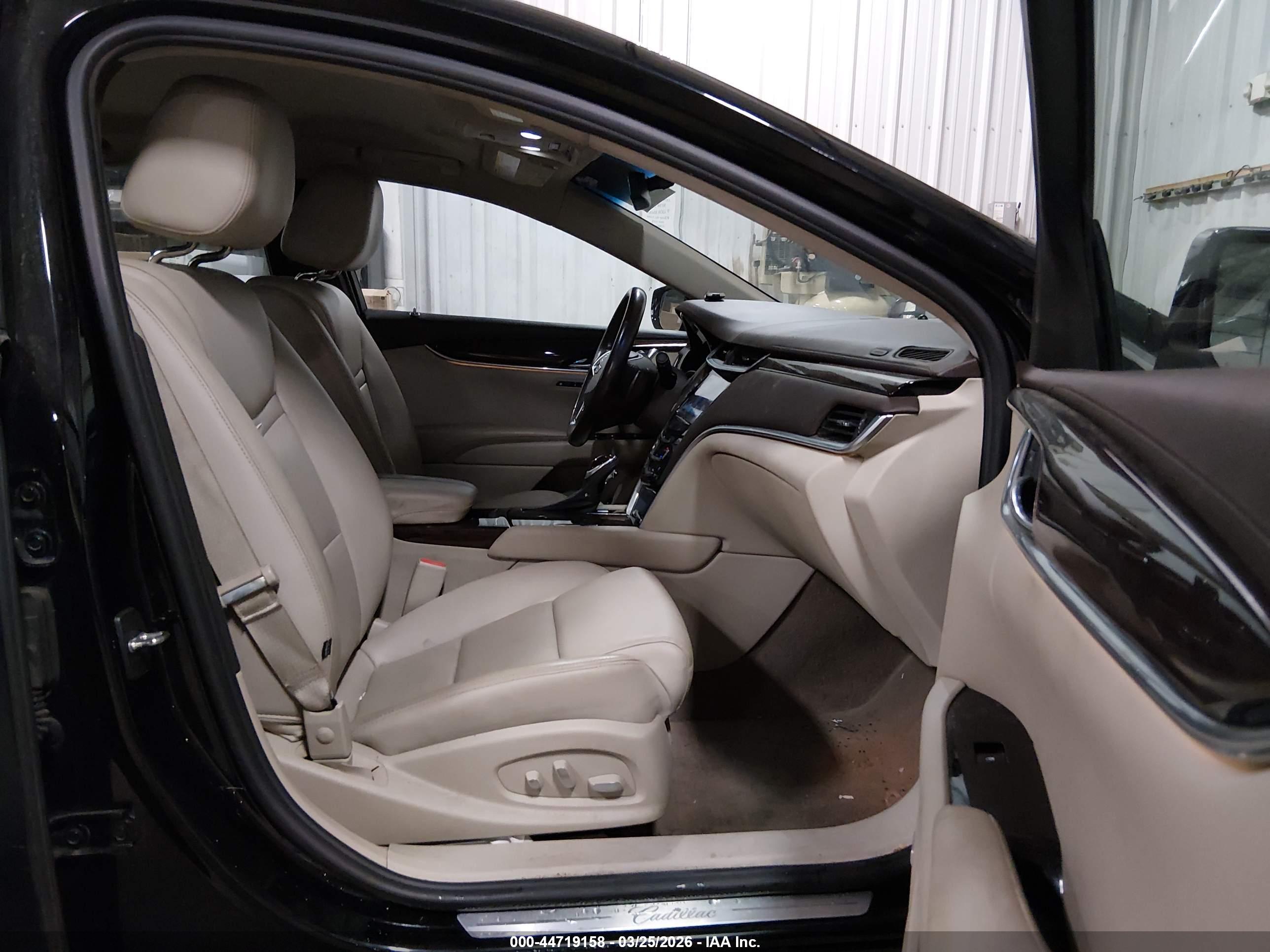 CADILLAC XTS image 5
