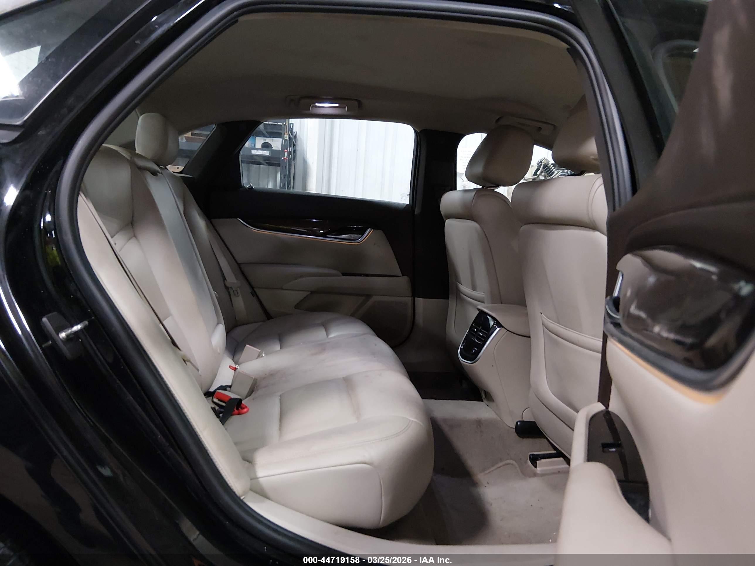 CADILLAC XTS image 8