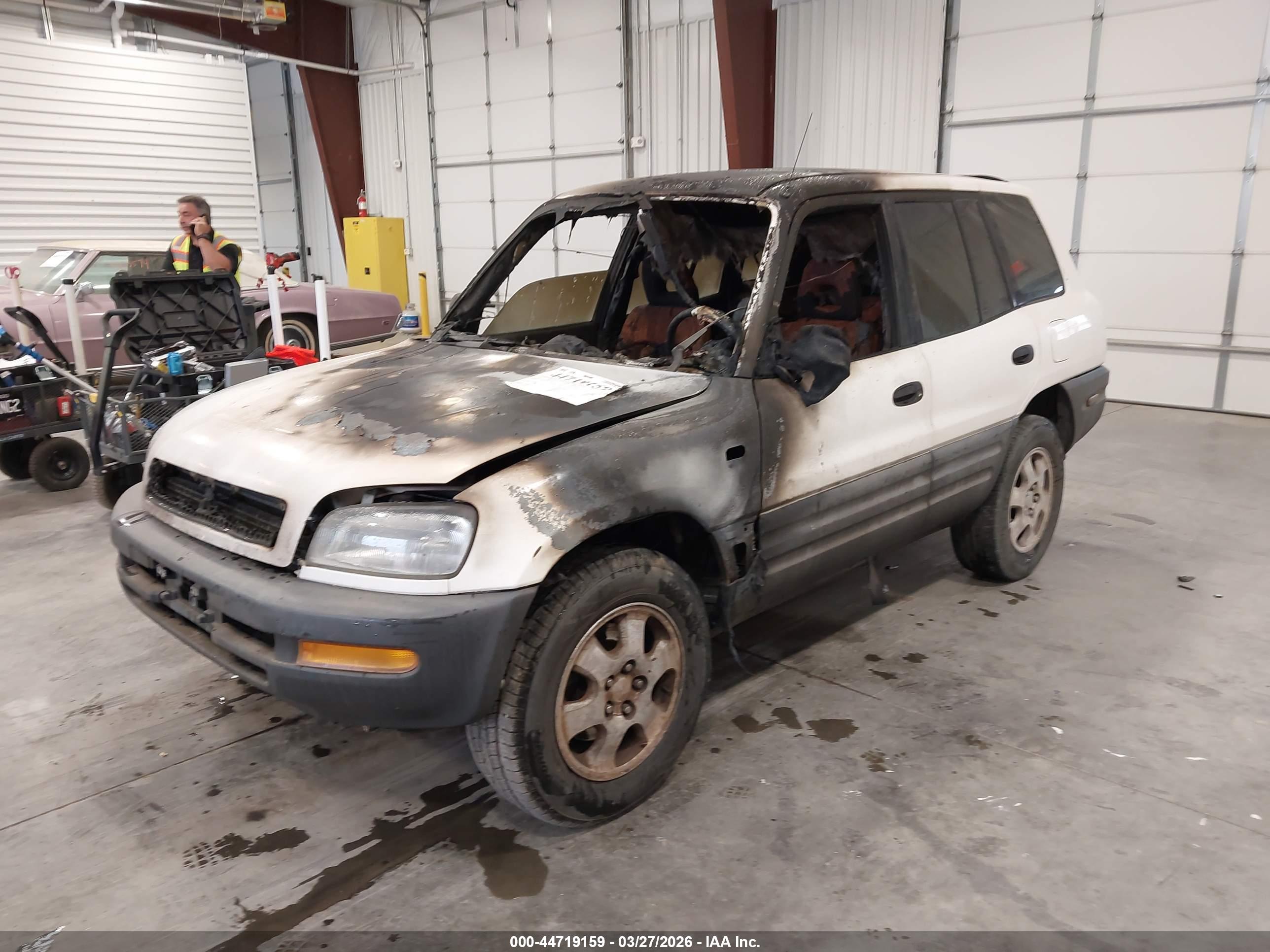 TOYOTA RAV4 image 2