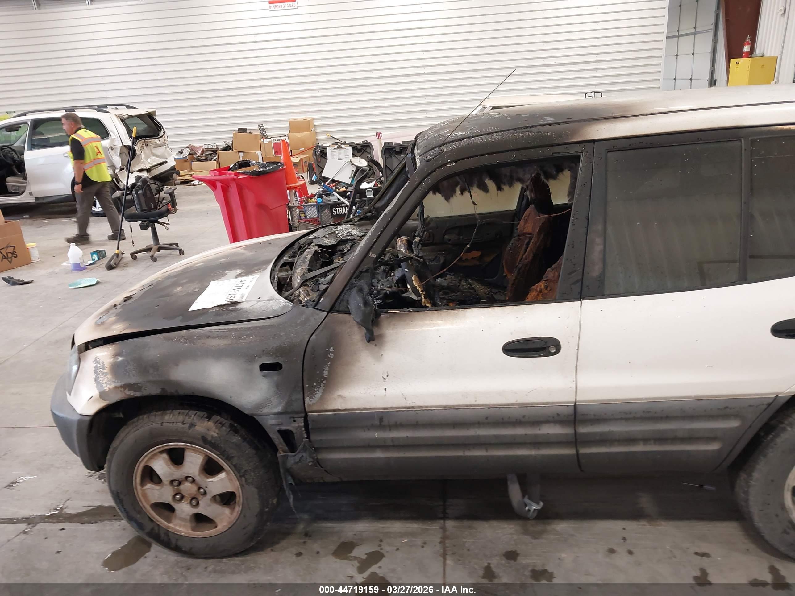 TOYOTA RAV4 image 6