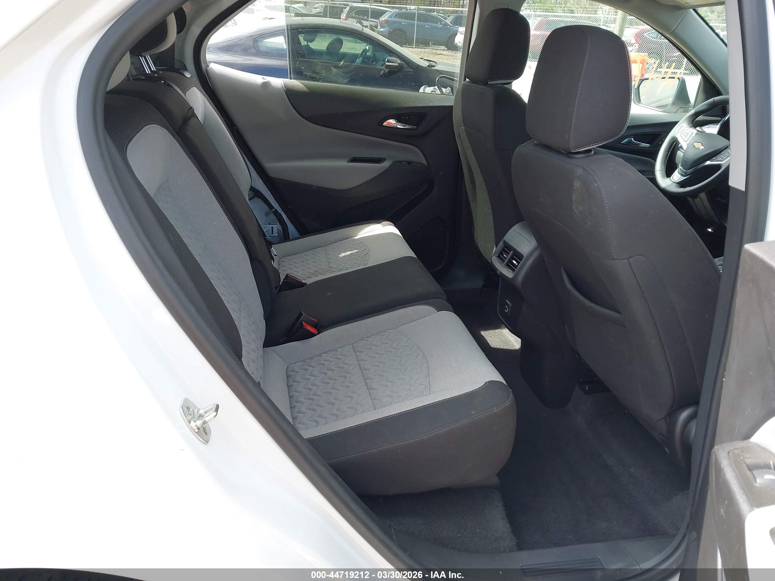CHEVROLET EQUINOX image 8