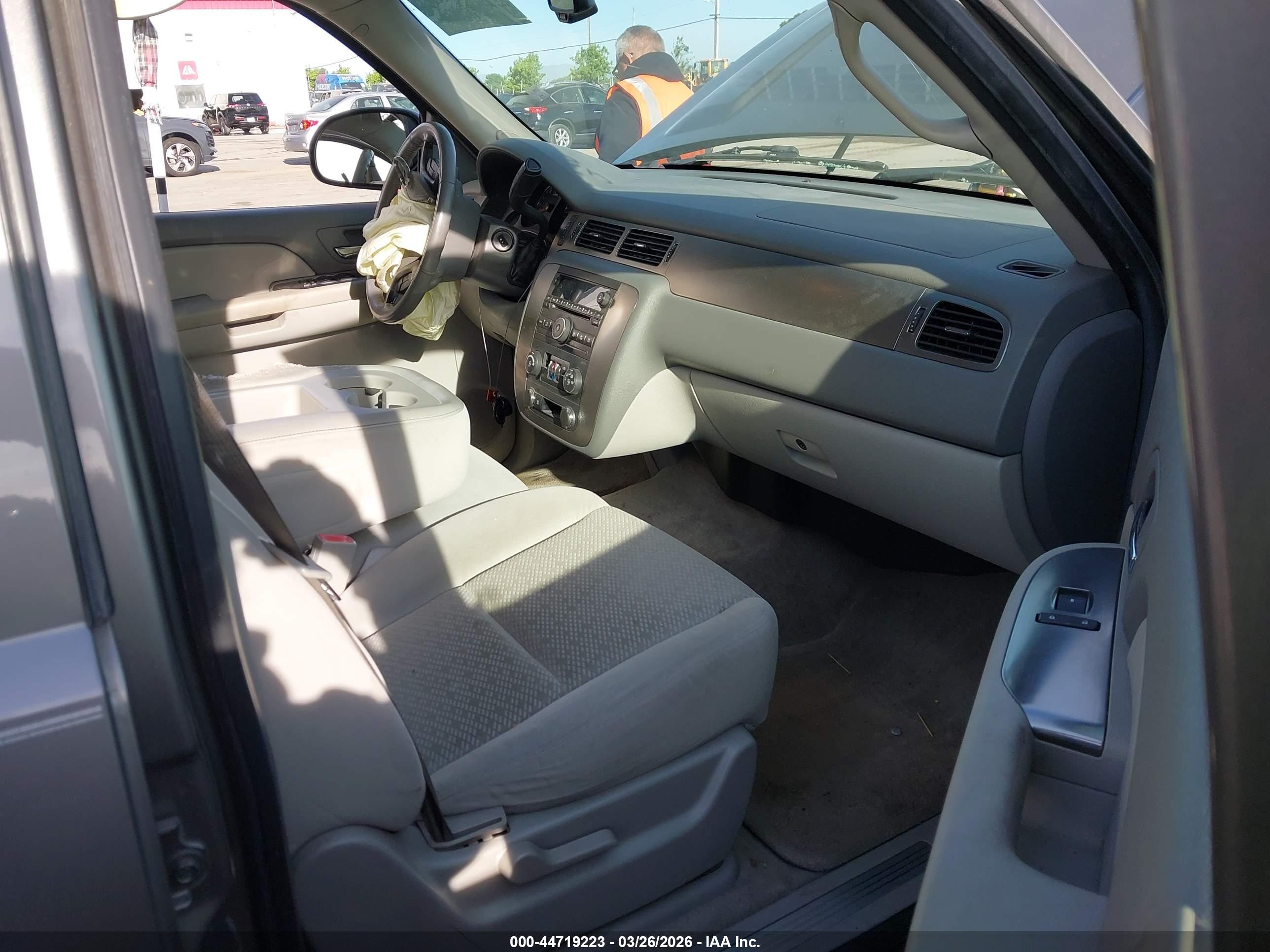 CHEVROLET TAHOE image 5