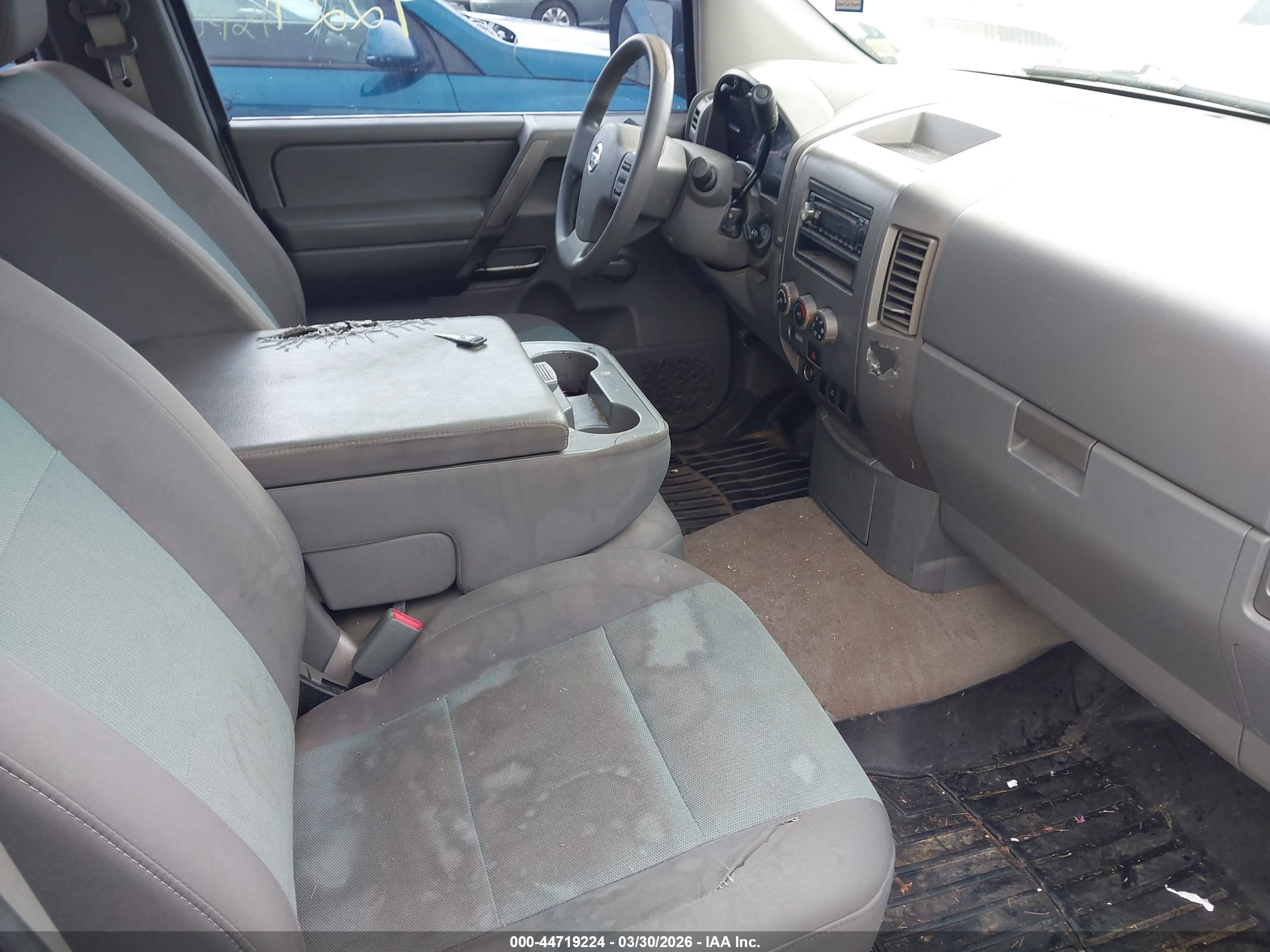 NISSAN TITAN image 5