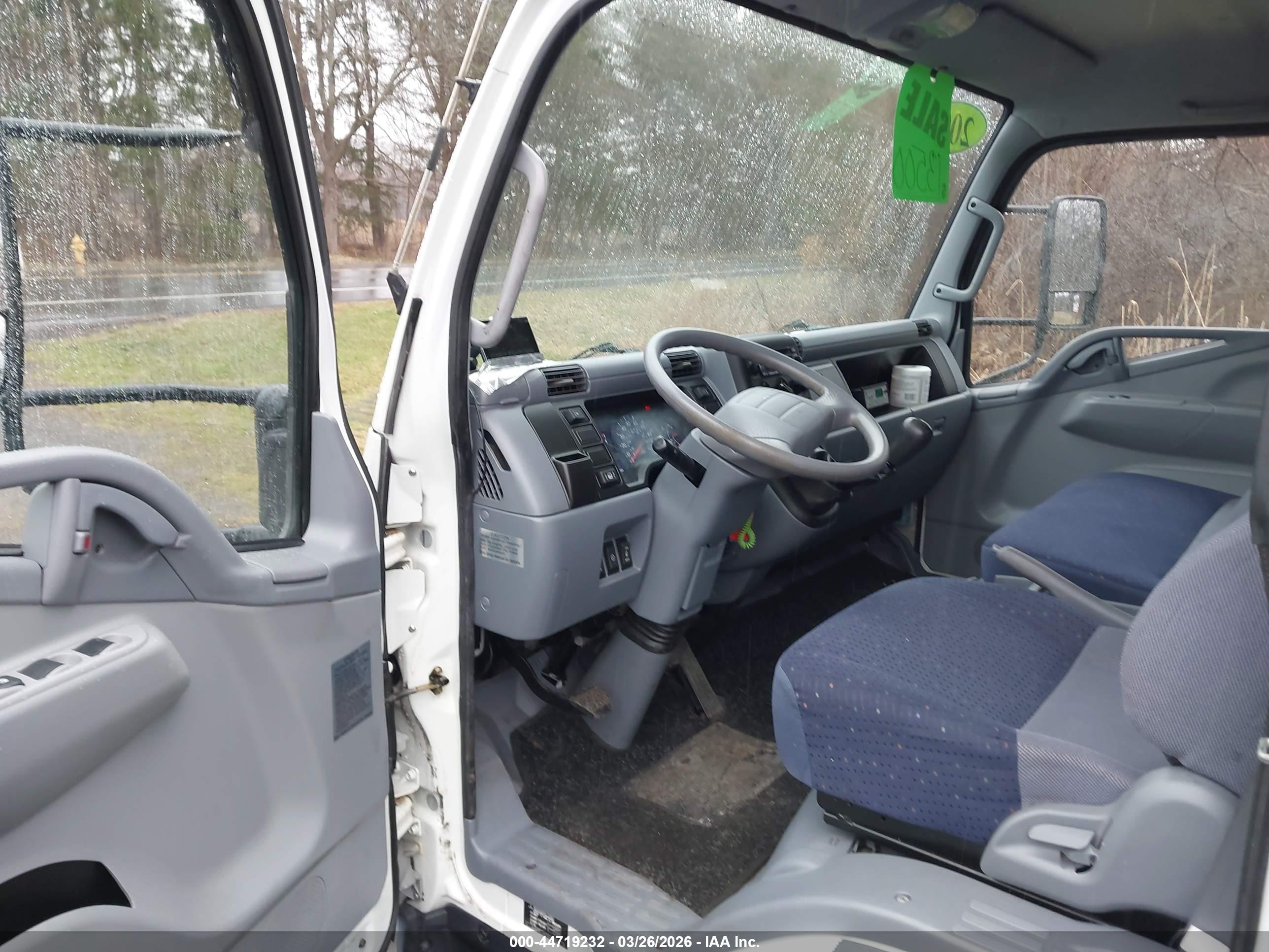 MITSUBISHI FUSO image 8