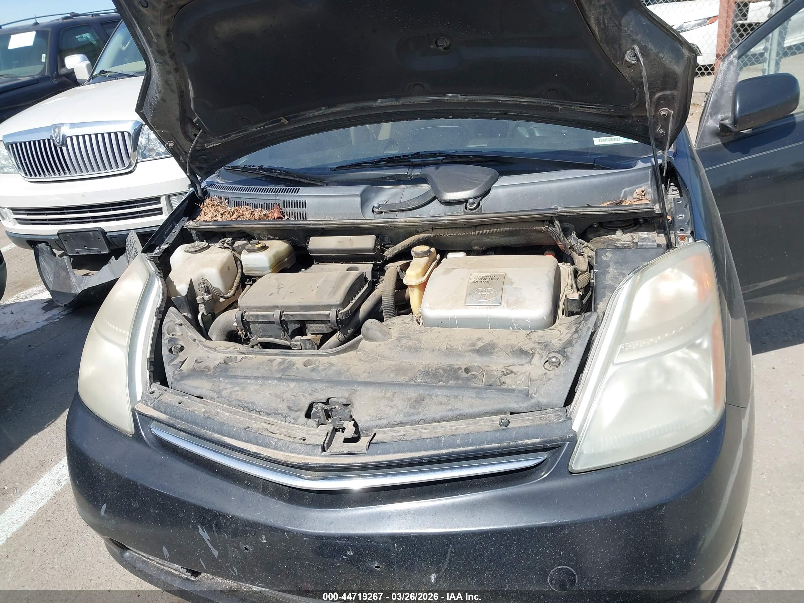 TOYOTA PRIUS image 10