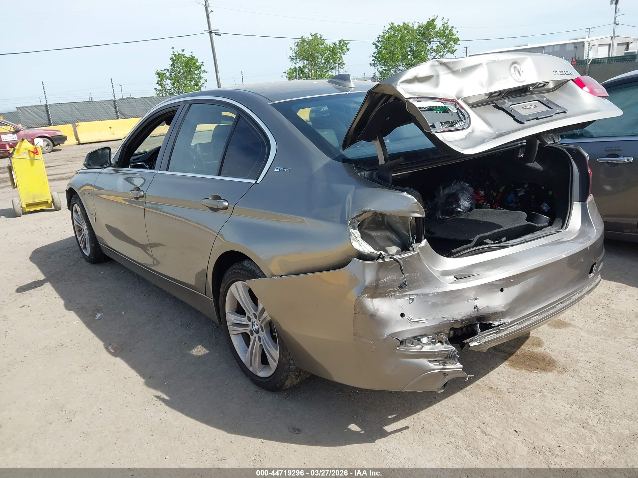 BMW 330E image 3