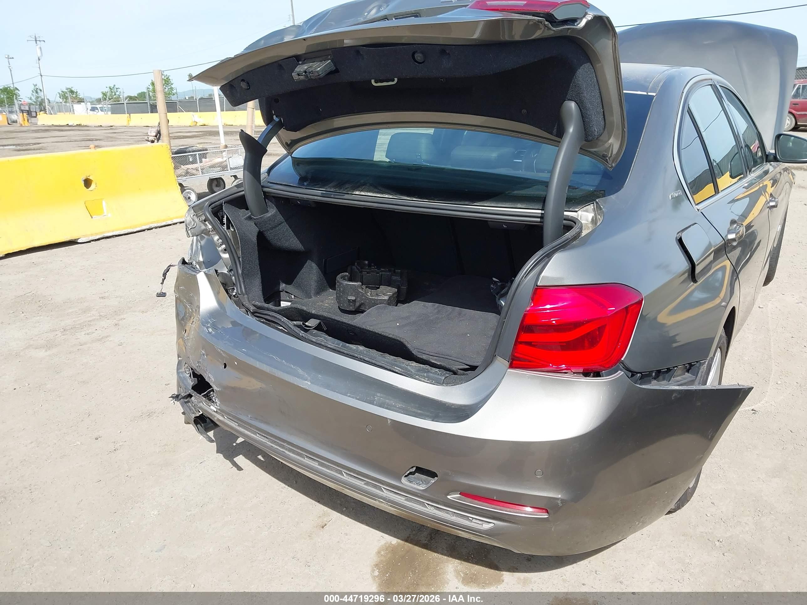 BMW 330E image 6