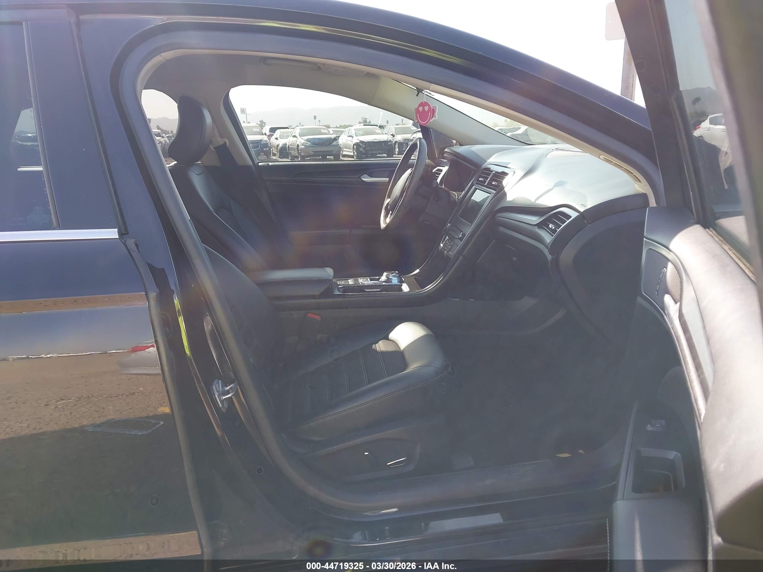 FORD FUSION image 5
