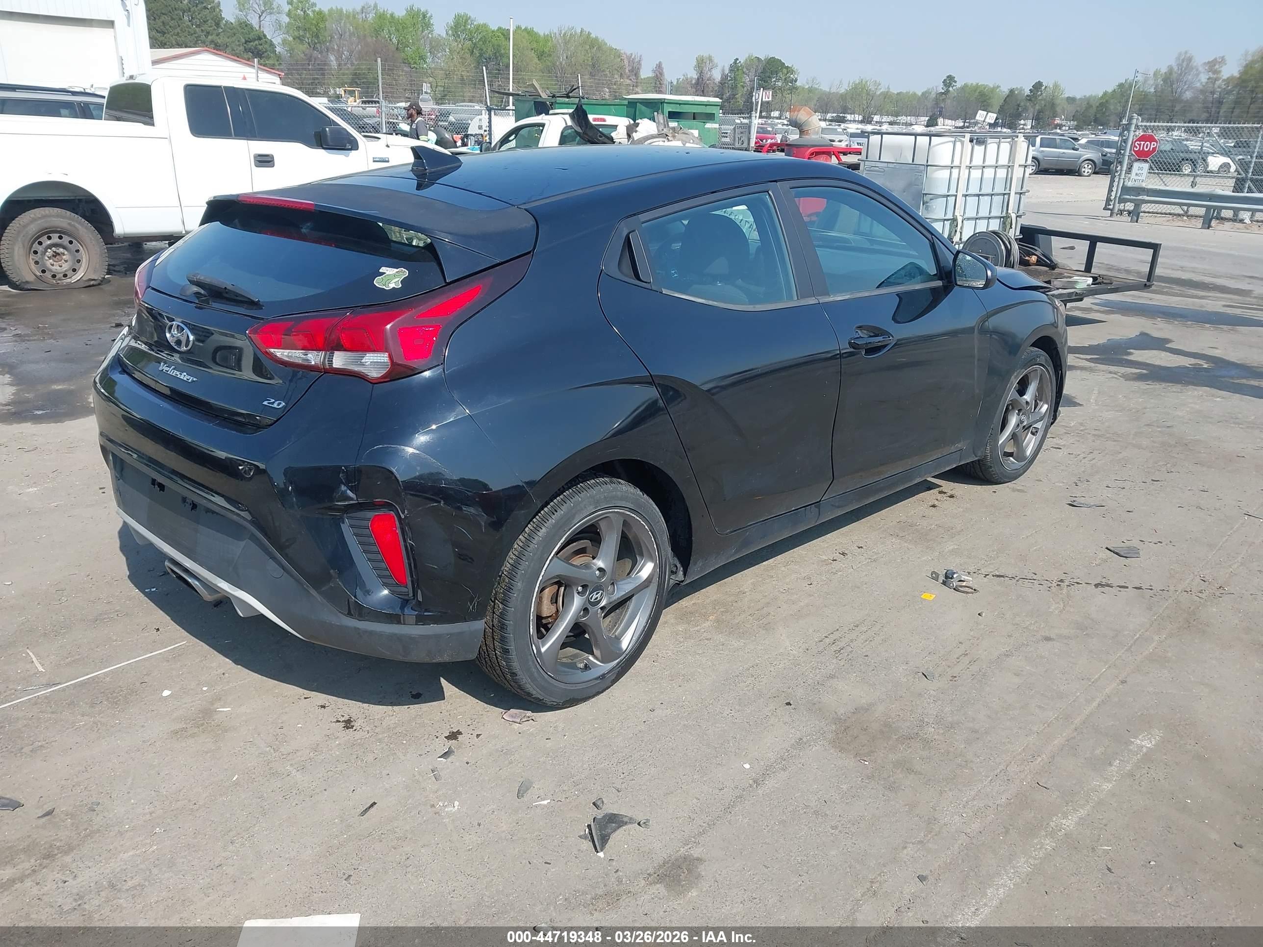 HYUNDAI VELOSTER image 4