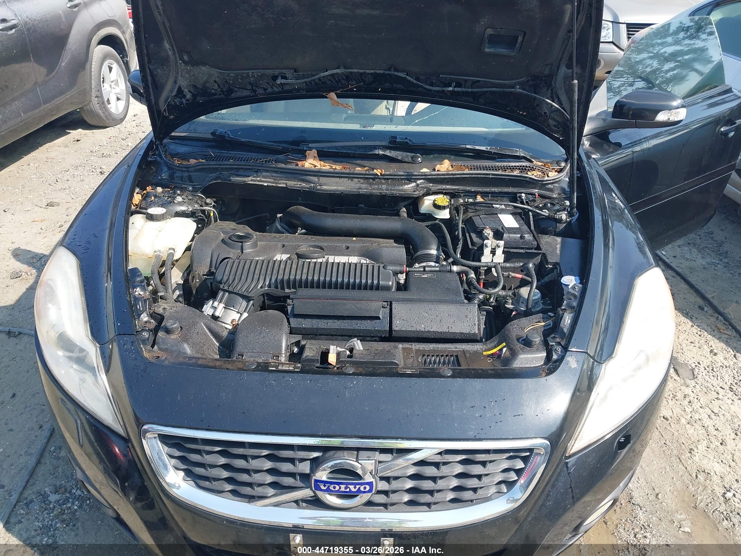 VOLVO C70 image 10