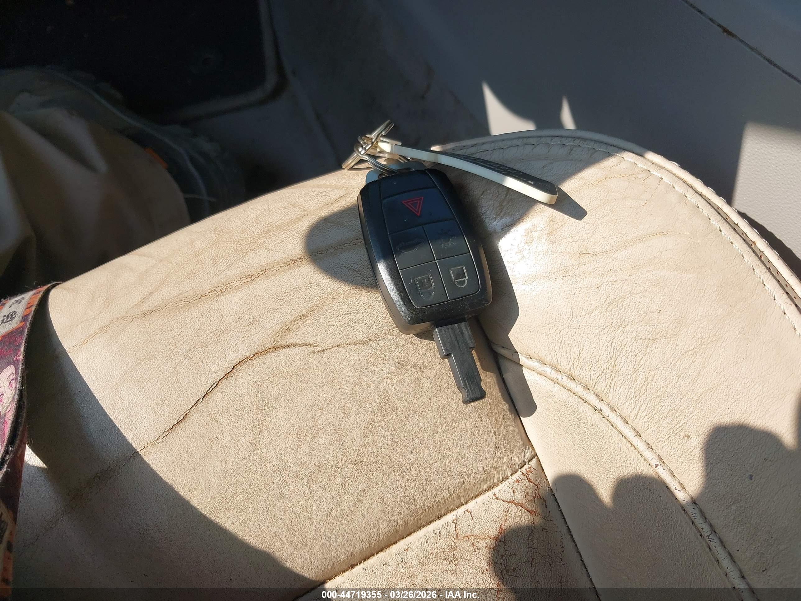 VOLVO C70 image 11