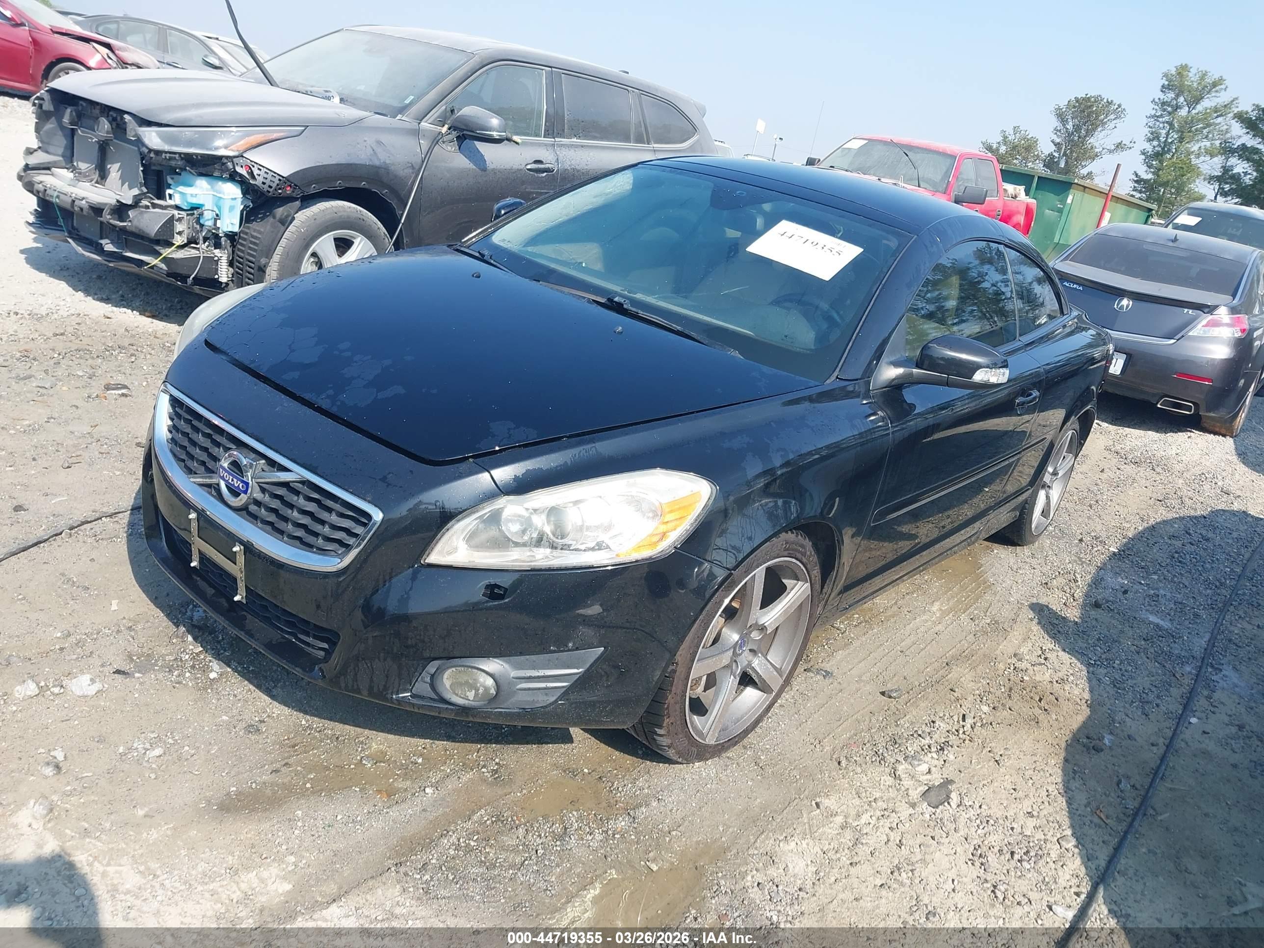 VOLVO C70 image 2