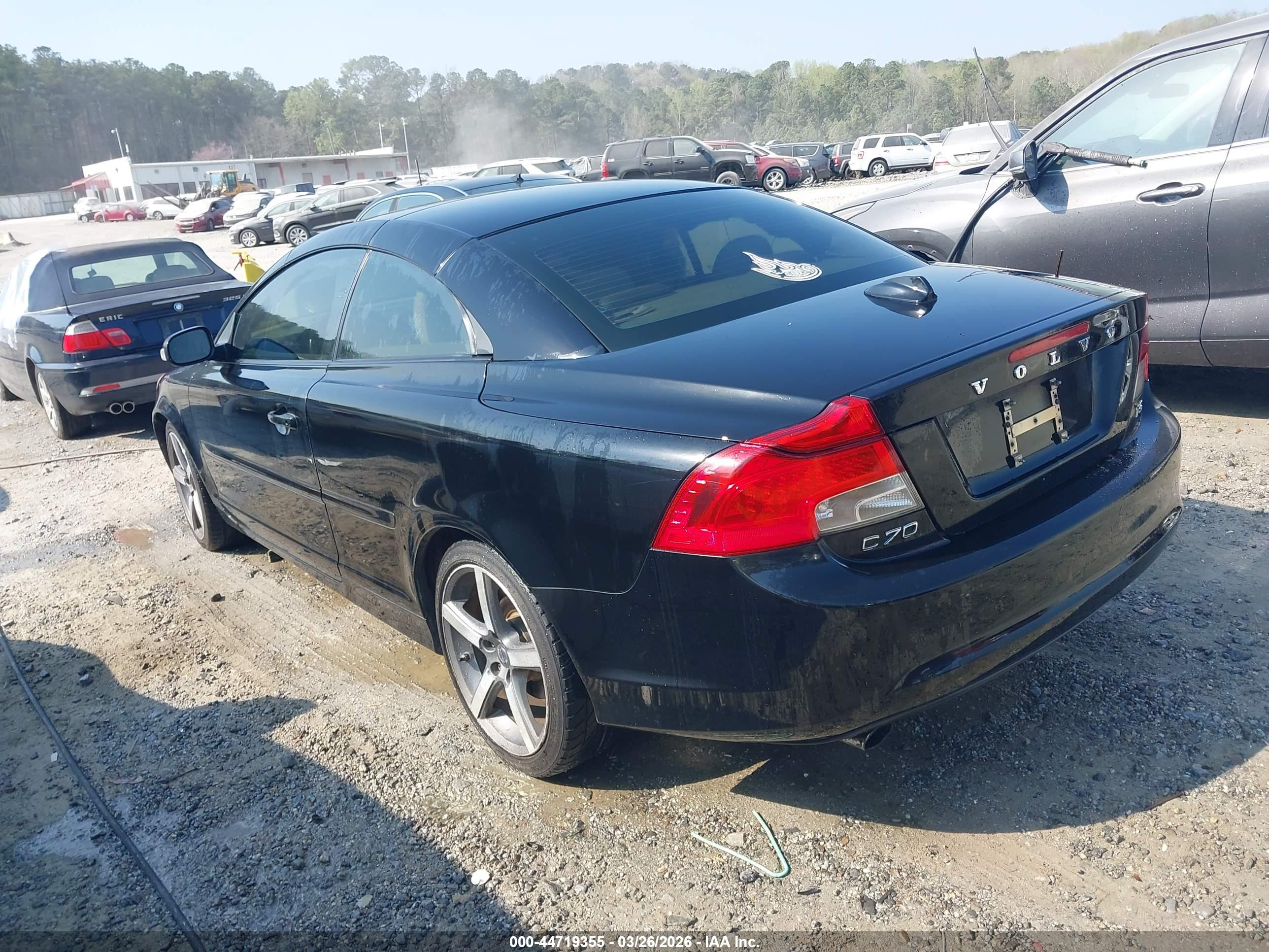 VOLVO C70 image 3