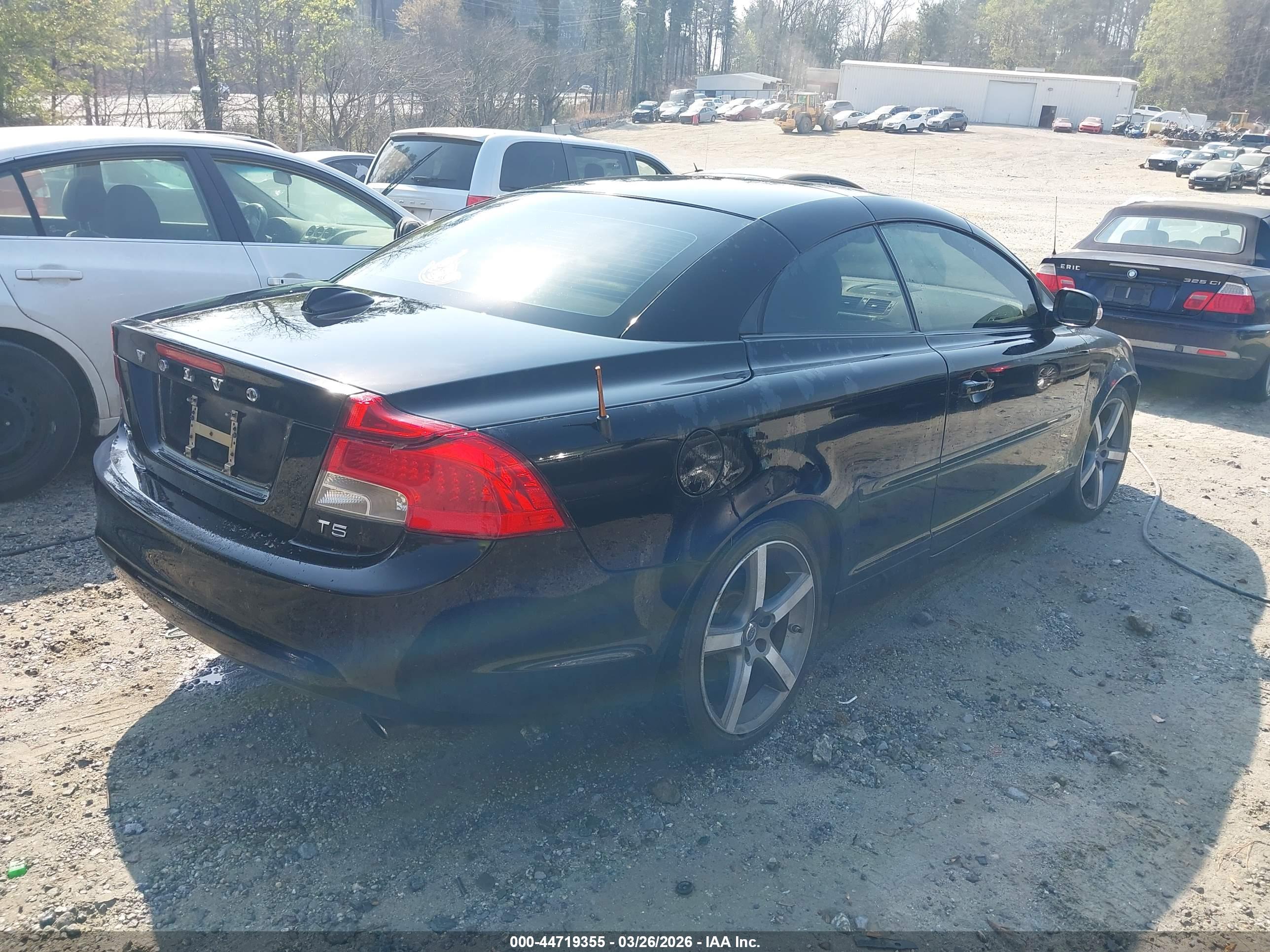 VOLVO C70 image 4