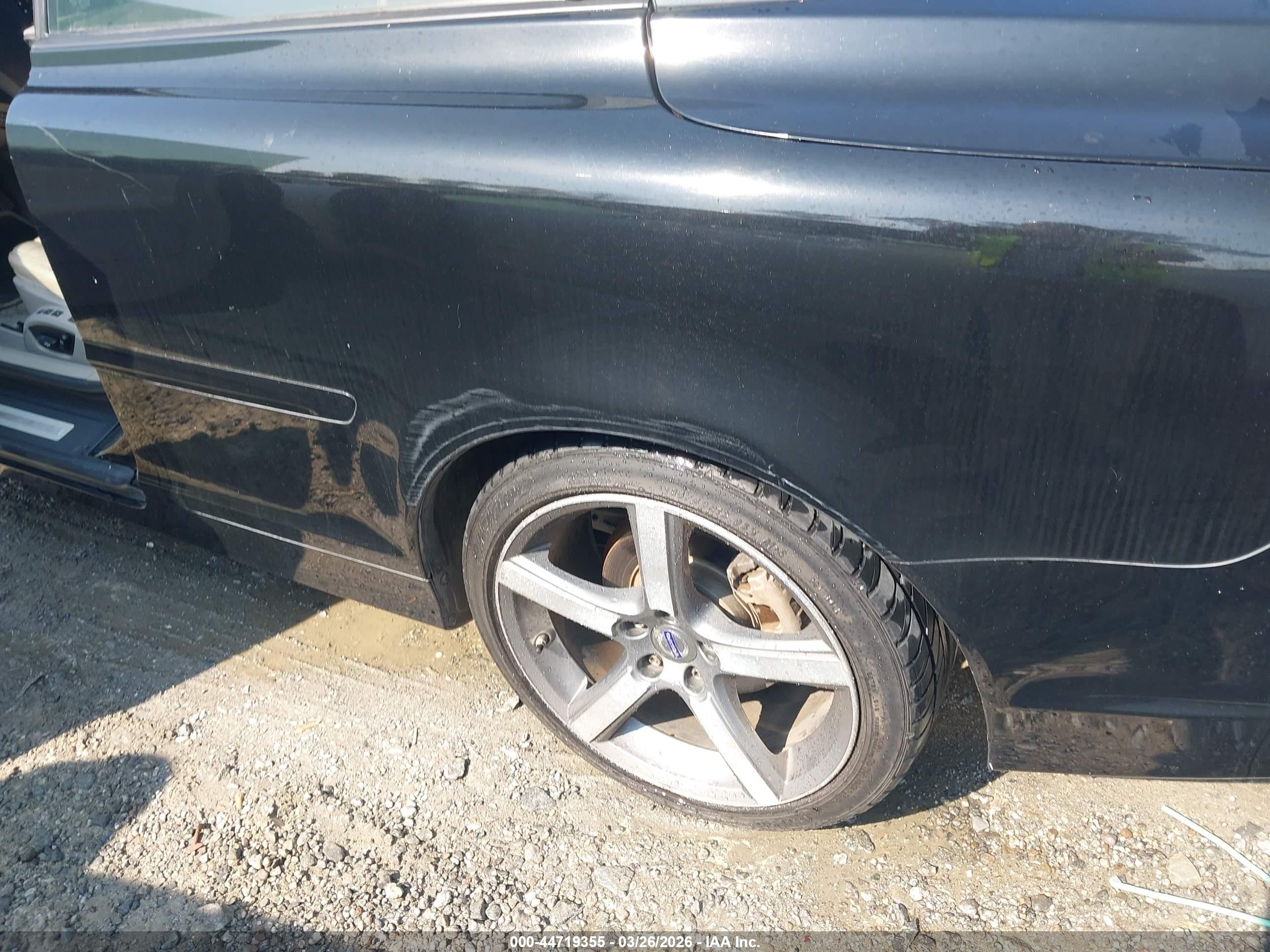 VOLVO C70 image 6